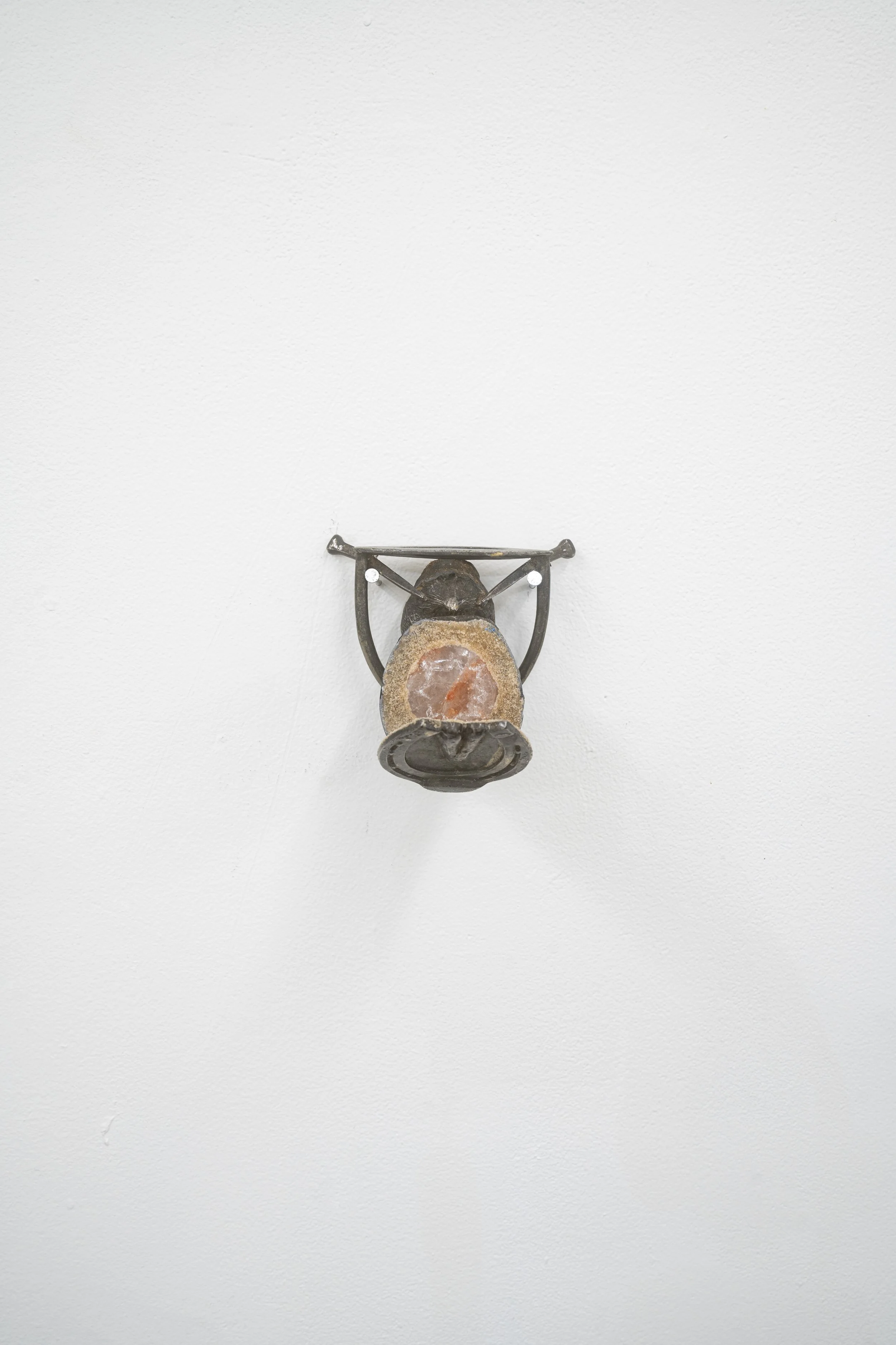 Echo Yan
Lick*
2025
Antique inkwell, sand, Himalayan pink salt
5 × 5 × 5.5 in.
12.7 × 12.7 × 13.97 cm.