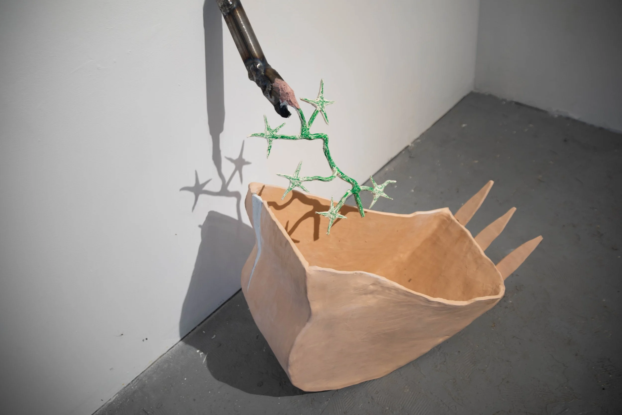 Charlie Lambert
Vine Displacement (detail)
2025
Ceramic, glaze, metal, fishing net, raw clay from Cumurxatiba, Bahia, oil pastel
Dimensions variable 