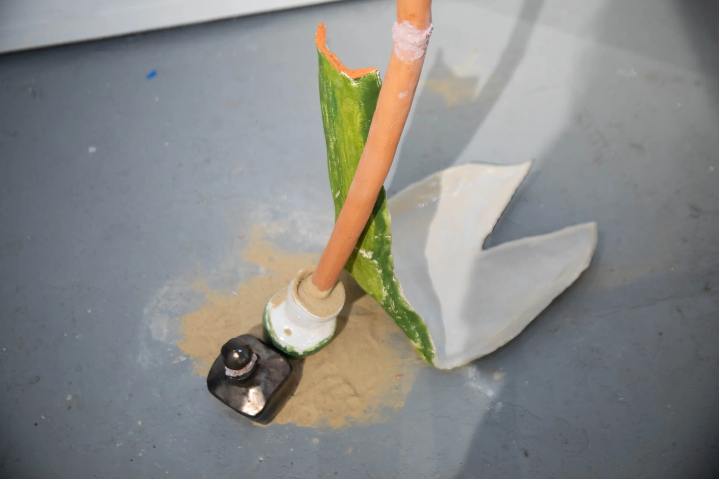 Charlie Lambert
Water Was Bursting Out of the Ground in the Tiles (detail)
2024 
Ceramic, glaze, sand, oyster flesh
raw clay from Cumurxatiba, Bahia
Dimensions variable 
