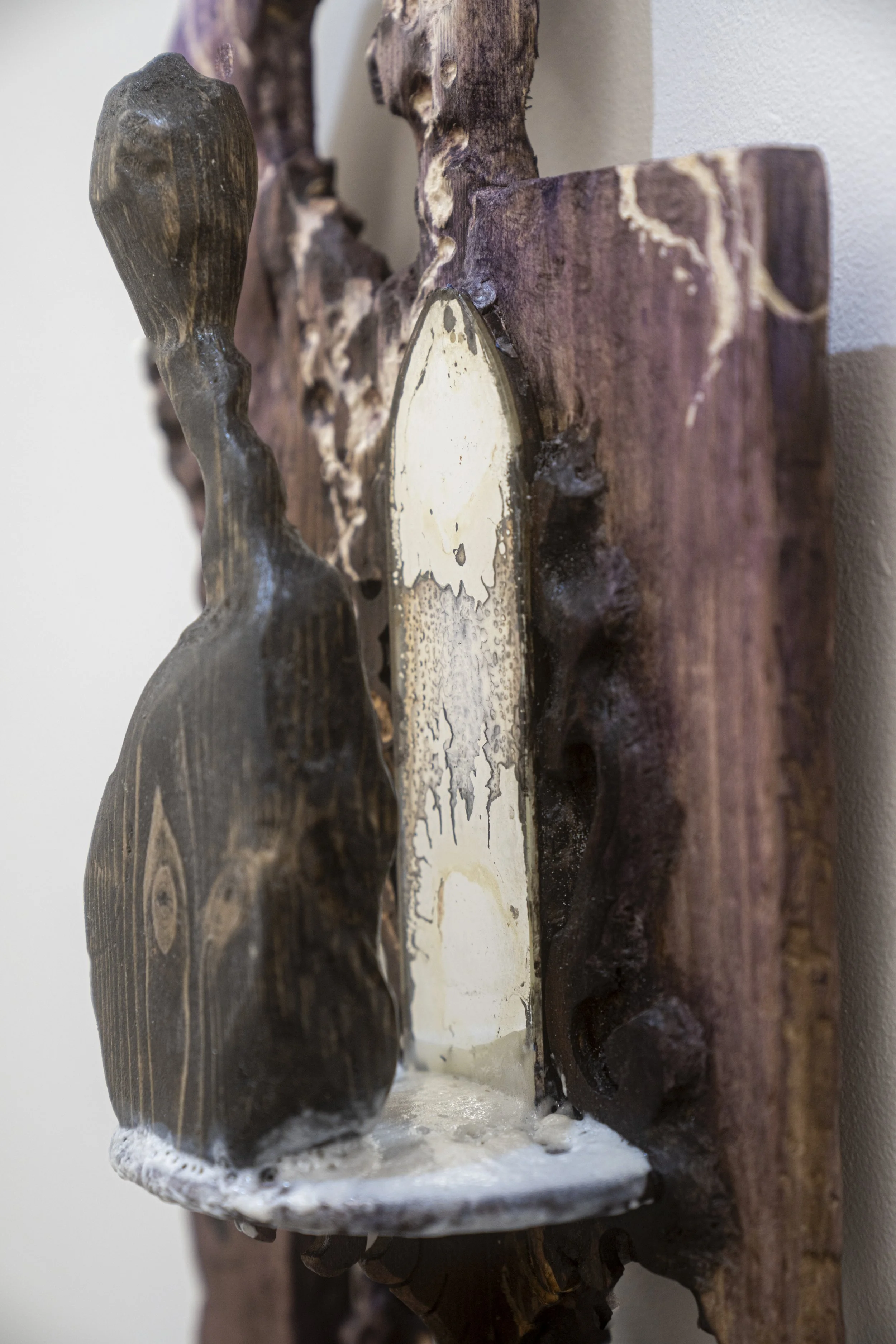 Echo Yan
Lumber Remembers Being A Tree (detail)
2025
Pine, antique mirror, epoxy clay, resin
29 × 10.5 × 5.5 in.
73.66 × 26.67 × 13.97 cm.