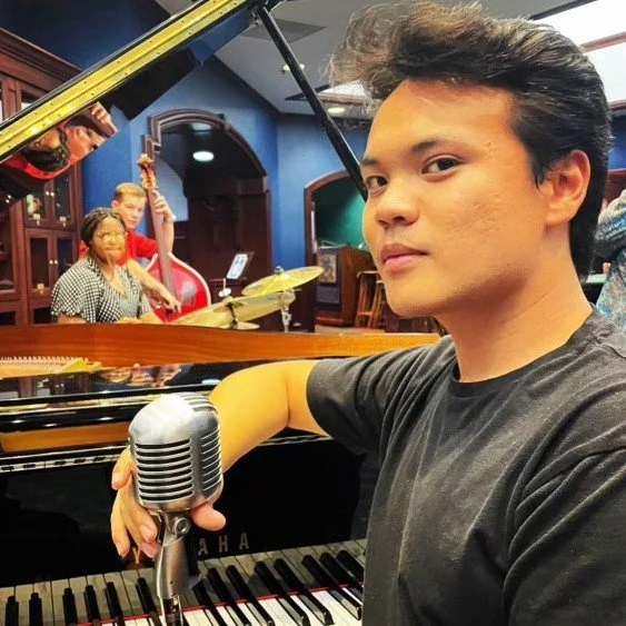 Live Music Series: Paulo Santiago