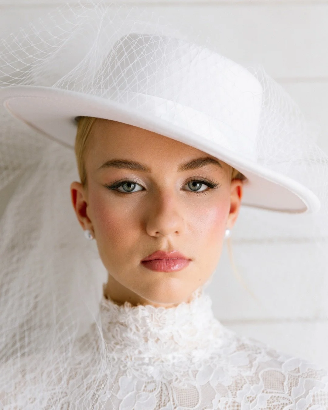 UNIQUE

Este 2026 no es la excepci&oacute;n&hellip; todo cambia, todo evoluciona.
Pero si algo se est&aacute; sintiendo cada vez m&aacute;s fuerte, es esto: 
ser aut&eacute;ntica.
Ser t&uacute;.
Elegir lo que realmente te hace sentir bien.
Un accesor