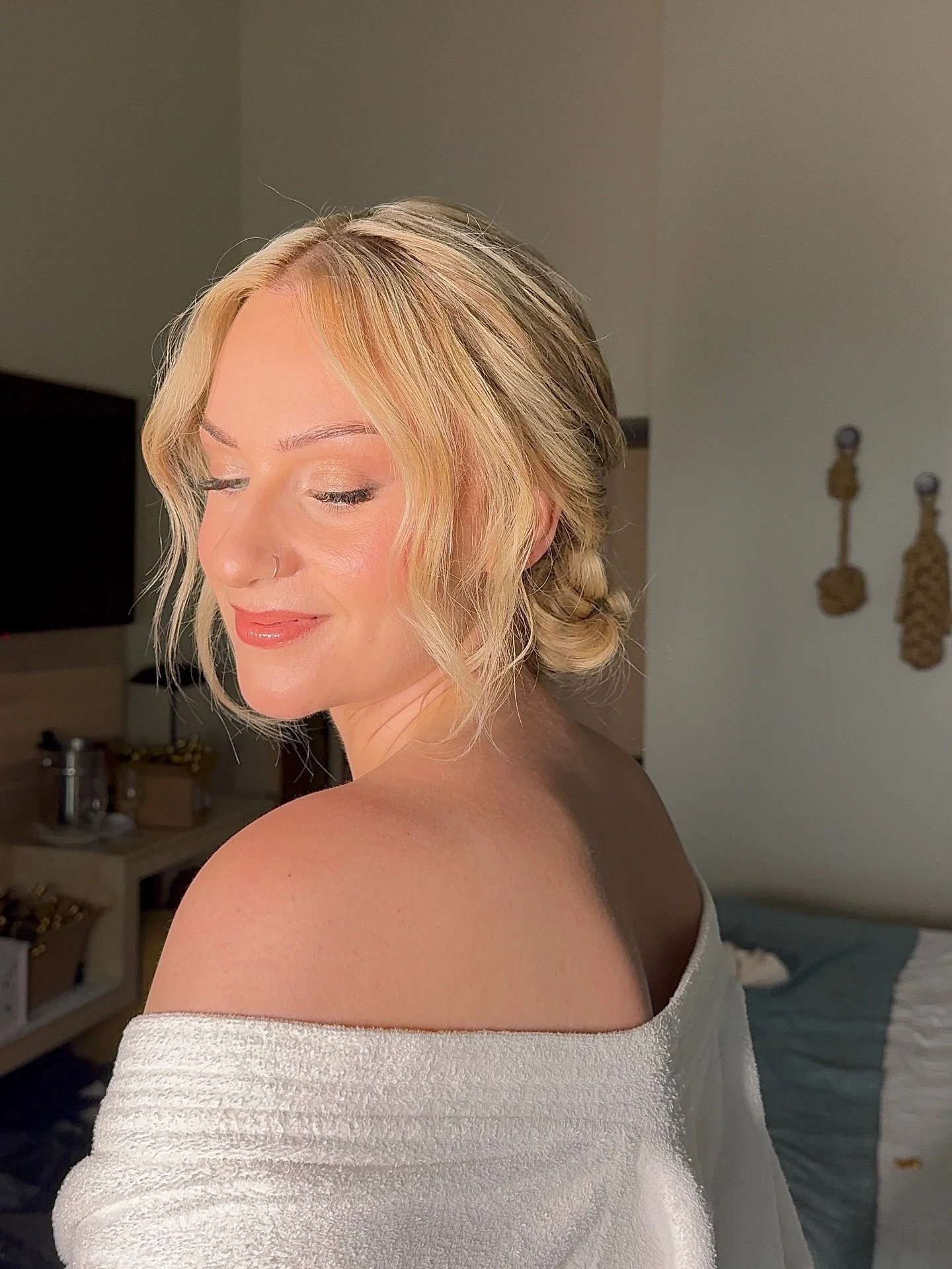 Kendra 

Getting ready in Mexico hits different

Hair @mariograjeda.beauty 
MUA @valerialunamakeup 
@zoeelizabethteam 
Venue @dreamsaventurasrivieramaya 

#hairstylecancun #hairstylistmexico #rivieramayawedding