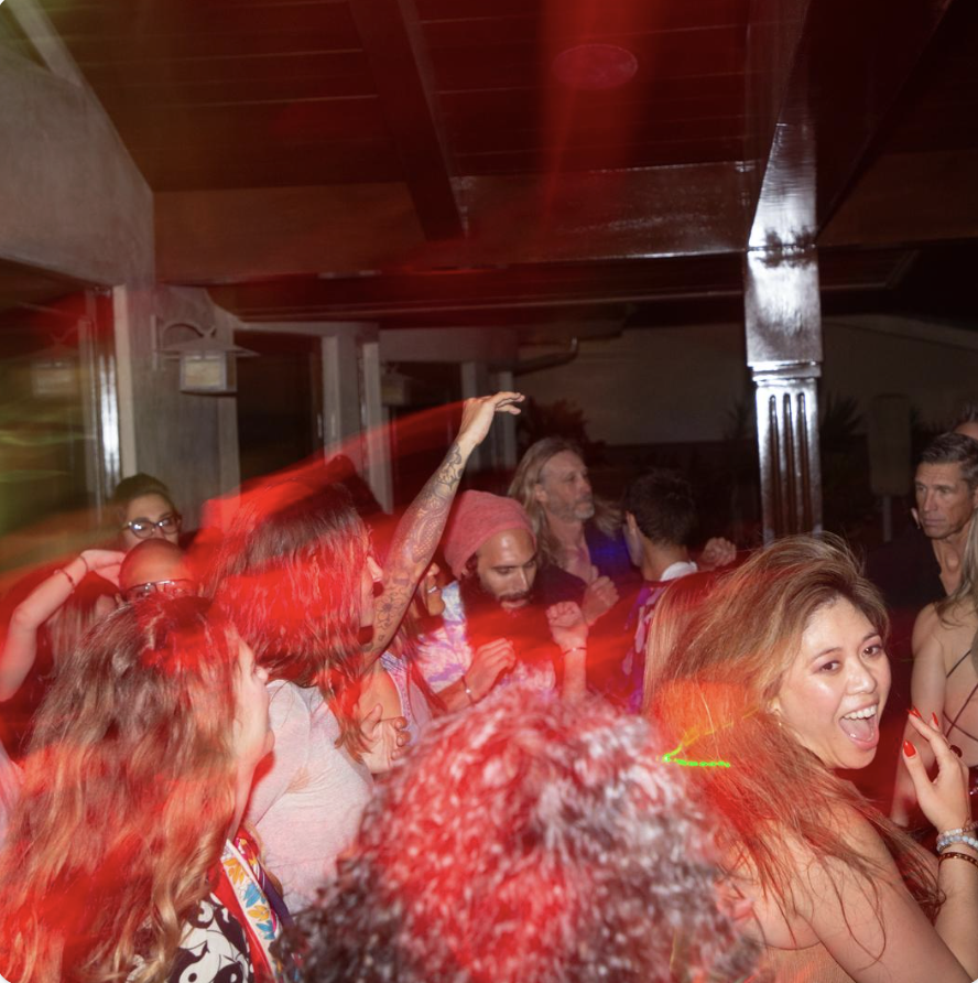 Wave Open Dance Floor