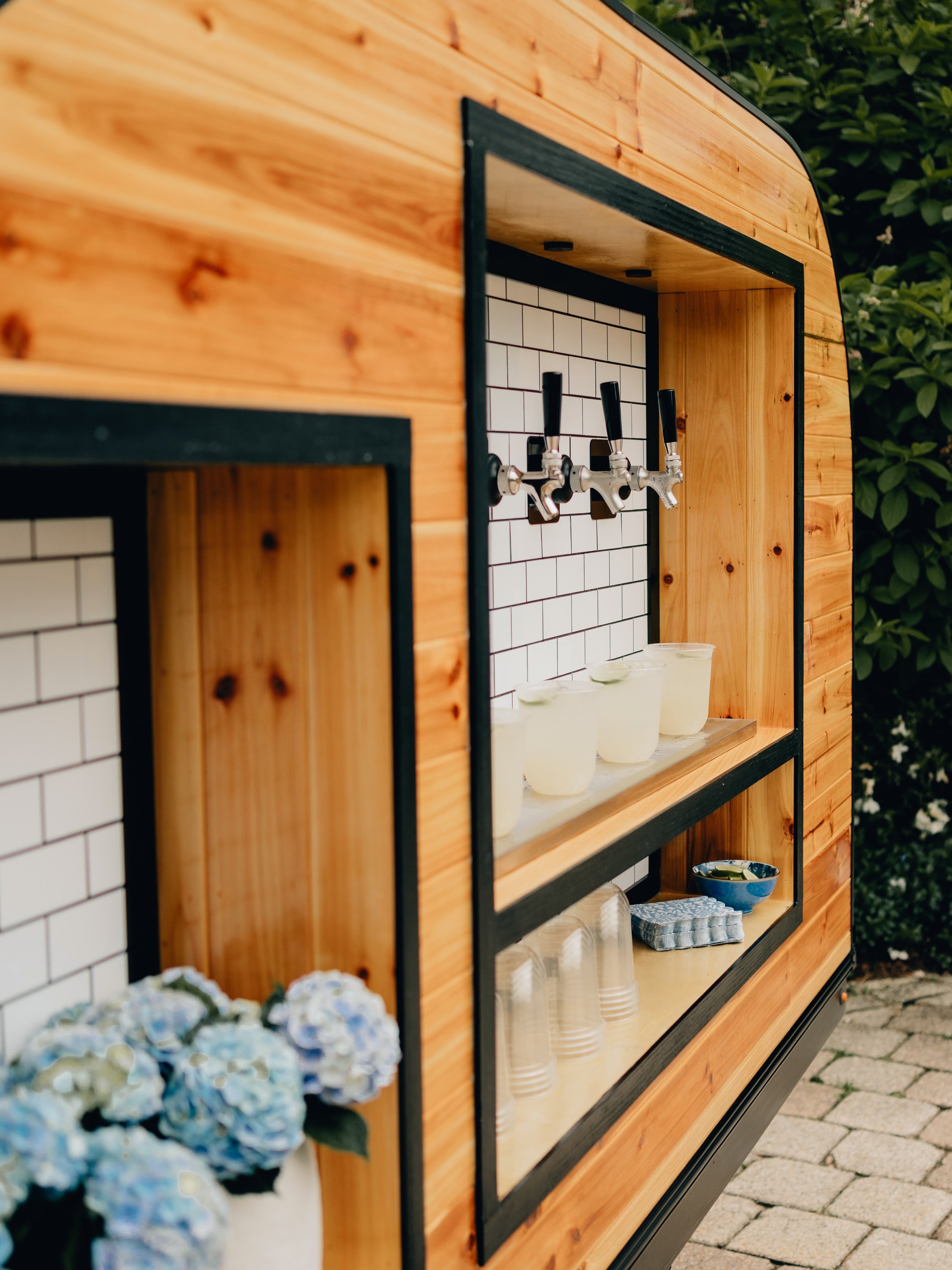 Happy hour starts here!

From beer, wine &amp; champagne to specialty cocktails, mocktails, coffee &amp; teas &mdash; we bring the bar to you. We&rsquo;re here to help curate a beverage experience for your next event that your guests won&rsquo;t forg