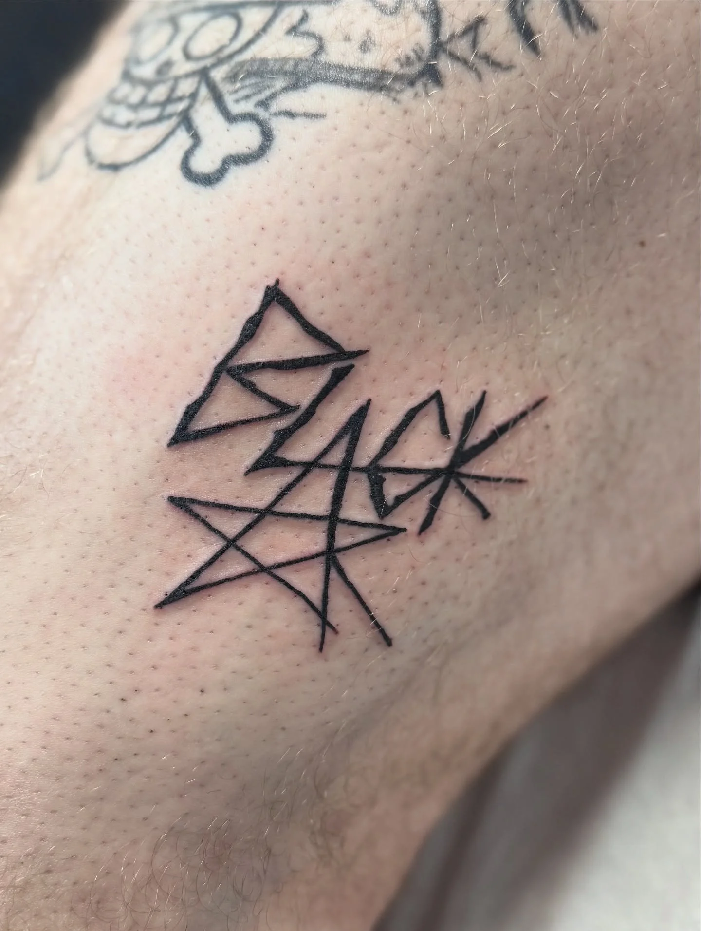 Just a few little hitters ⚡️ small but mighty.
I love when people come in for the weird ones 😎🖤
.
.
.
#tattoosbyaron #markedmoonink #tattooartist #smalltattoos #funnytats #raddesigns #tattooart #tattooer #tattooideas #pittsburghtattooartist #pennsy