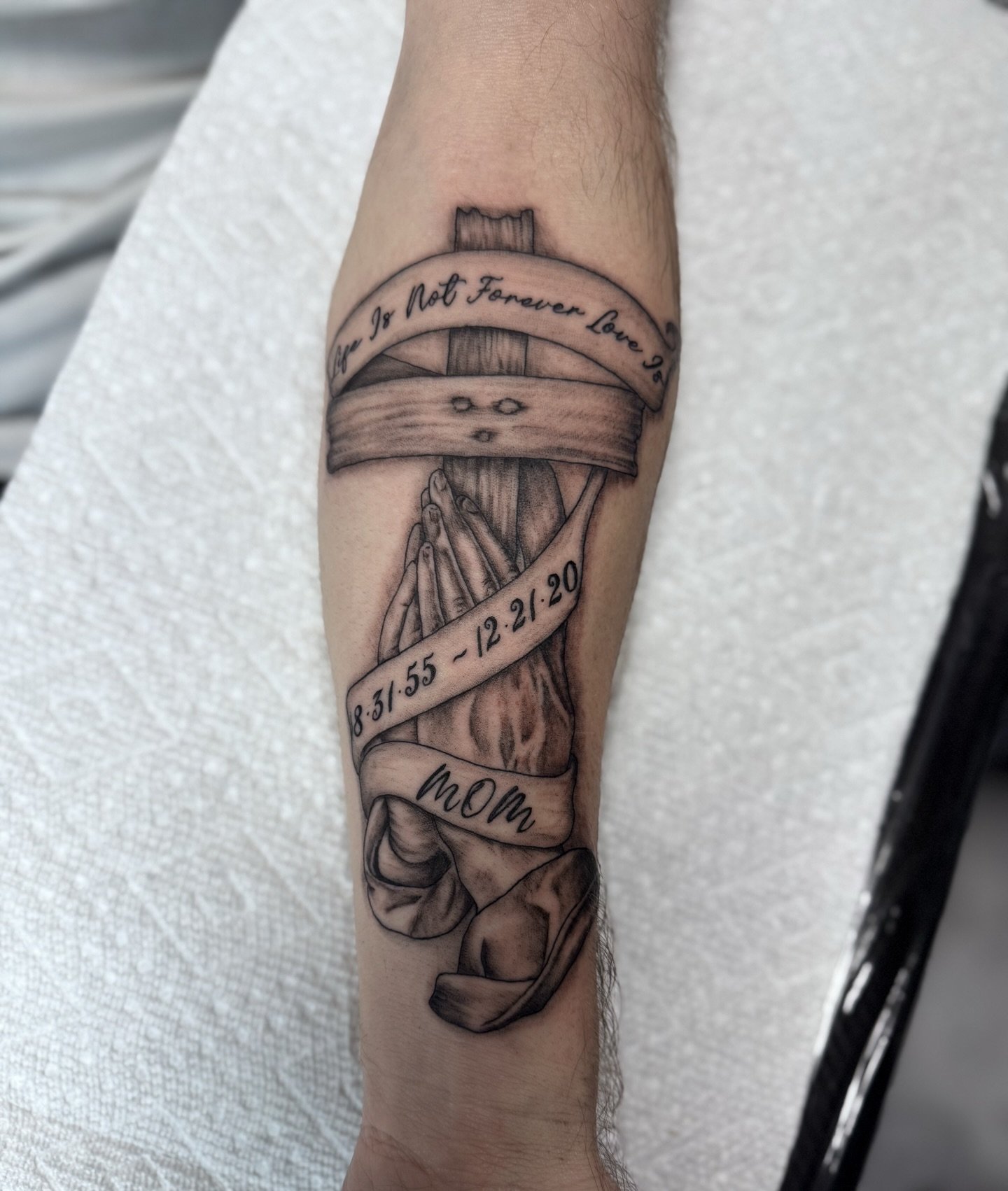 Another memorial piece 💙 I love getting to do tattoo pieces that honor those who have passed on 🪽 enjoy the pretty sunset picture I included also 🌅 thank you all for looking 🥰 I know I&rsquo;m not always the best at posting but I am trying to get