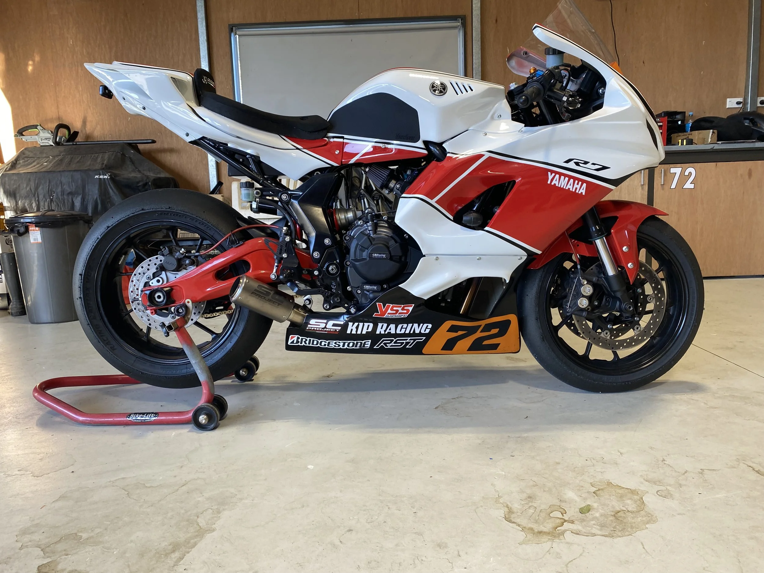 Yamaha R7 Cust 1.JPG