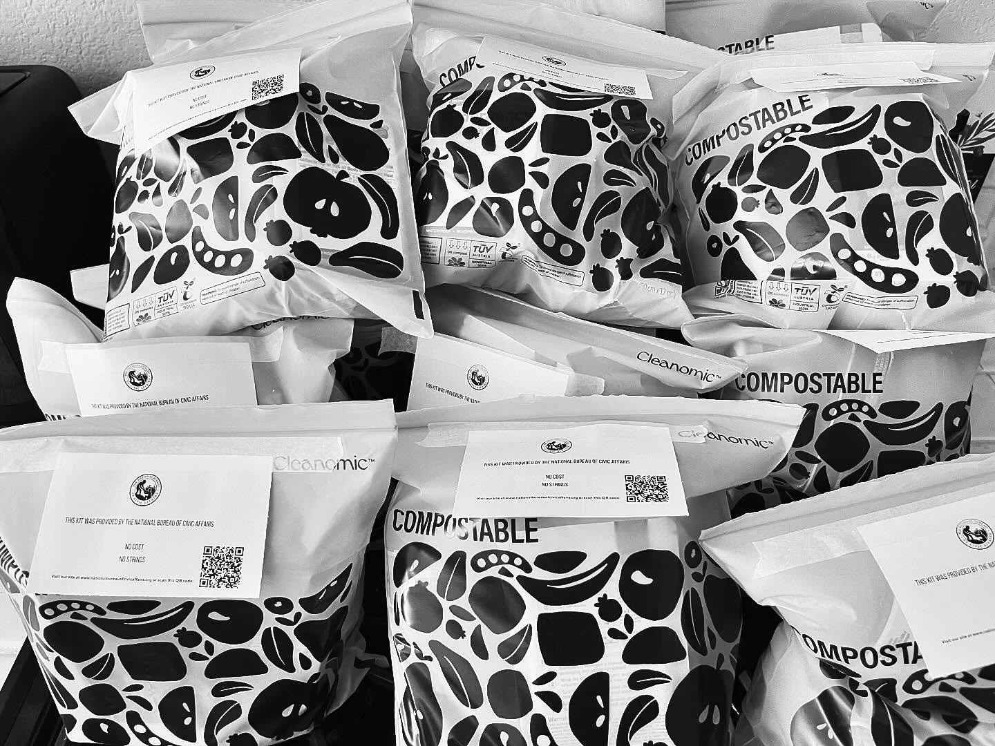 Today in @cityofvallejo, we were on the ground distributing essential supply packs to those in need.
Each pack included food, water, personal cleaning wipes, an emergency blanket, a fresh pair of socks, and a toothbrush with toothpaste.

It&rsquo;s a