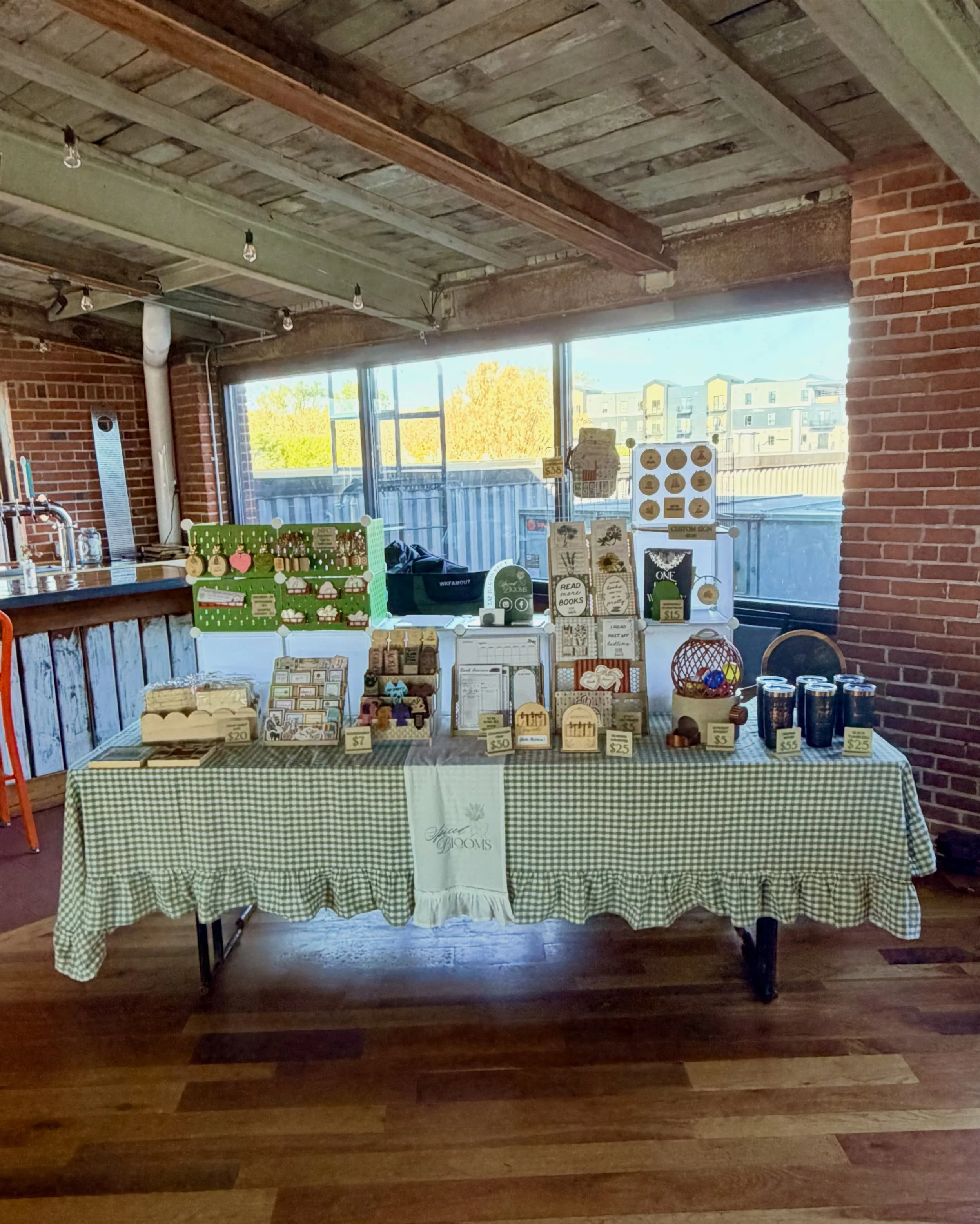 A fun day at @thebrewingprojekt for the Boozy Book Fair. Last local event done now in the home stretch for Nest Fest! 🎉

As always thanks so much to @alliesannotation for helping me, with the driving and now the lifting today.