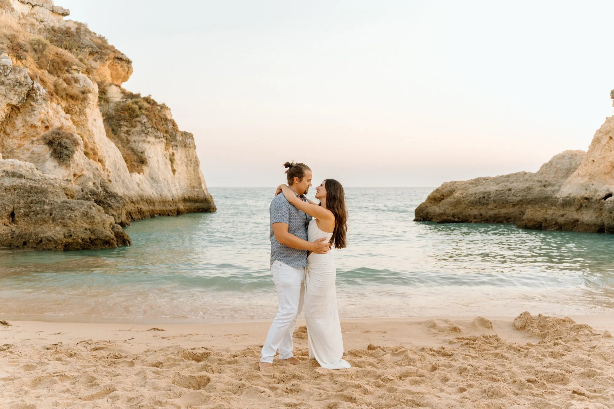 Couple photoshoot at Praia dos Três Irmãos in the Algarve during golden hour