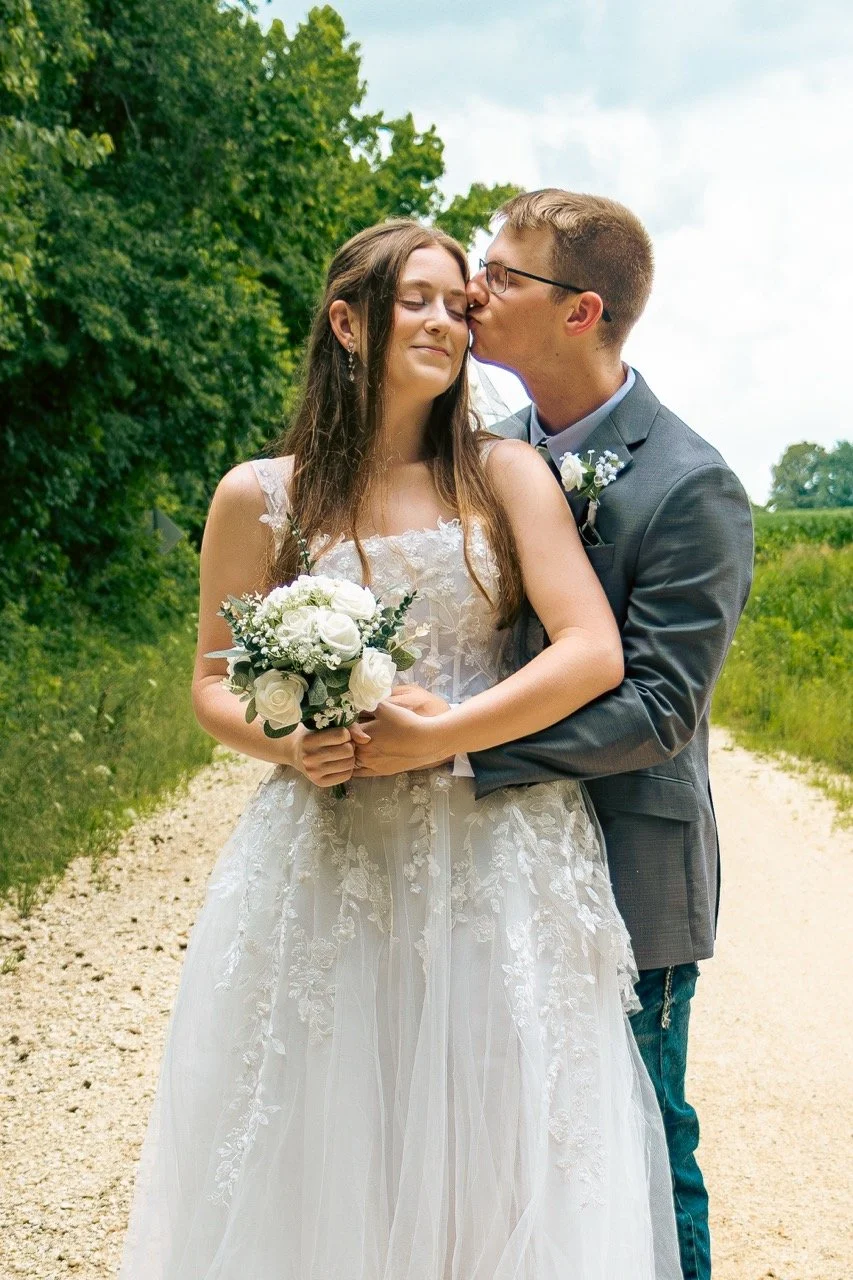PeevyhouseWedding_BrideGroom-40.jpeg