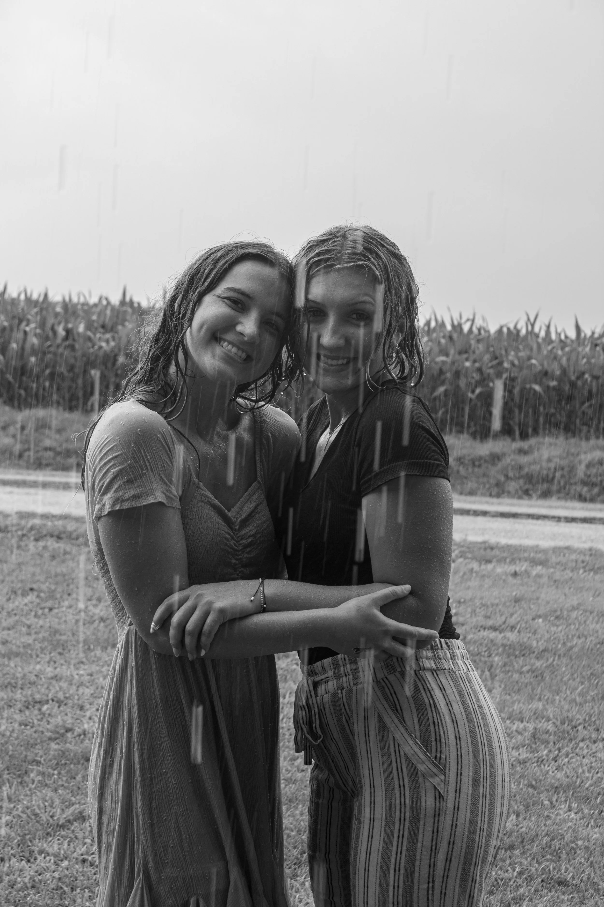 Tay&Macie_Rain-17.jpg