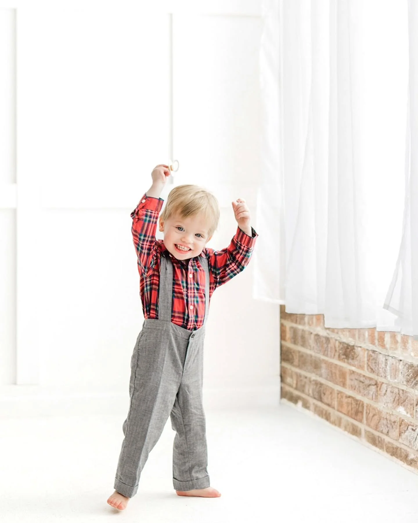 I have 1 studio opening this Saturday from 9:30-9:55am for a Christmas mini! 🎉🎉🎉 

Christmas background setup
25 minutes
Unlimited Photos 
1 week turn around 
Online Gallery
Print Release
$240

#christmasmini #elginphotographer #elginil #elginilph