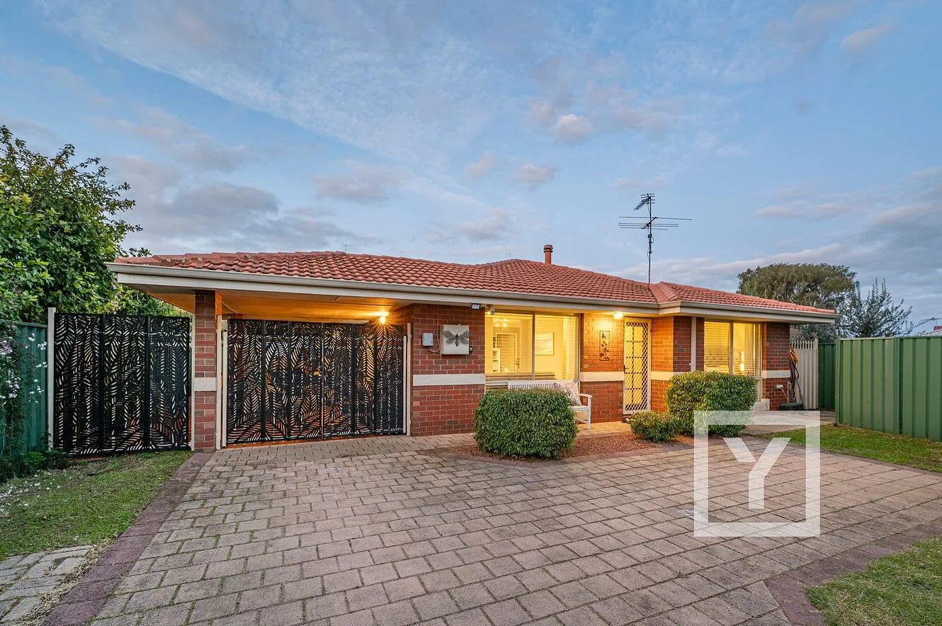 Welcome to 7B Wattle Bird Court, Broadwater &ndash; your coastal haven just 1.4km from the sparkling waters of Geographe Bay.

This freshly painted 3 bed, 1 bath home on a fully fenced 473m&sup2; block blends lifestyle and convenience:
🌊 Beach strol