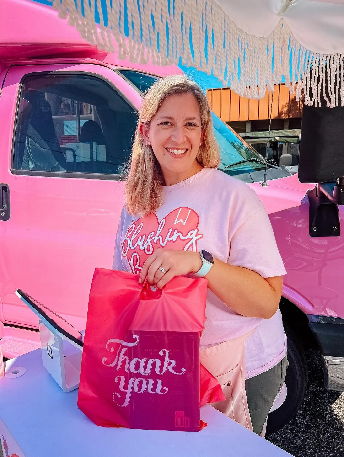 🛍️ NEW BAG, WHO DIS? 
Our retail bags got a glow-up &mdash; we&rsquo;re trying out a new wholesaler and they have some fun designs like this thank you in a cute font, so stay tuned for a few different ones over the next few months! 💪💖 

These babi