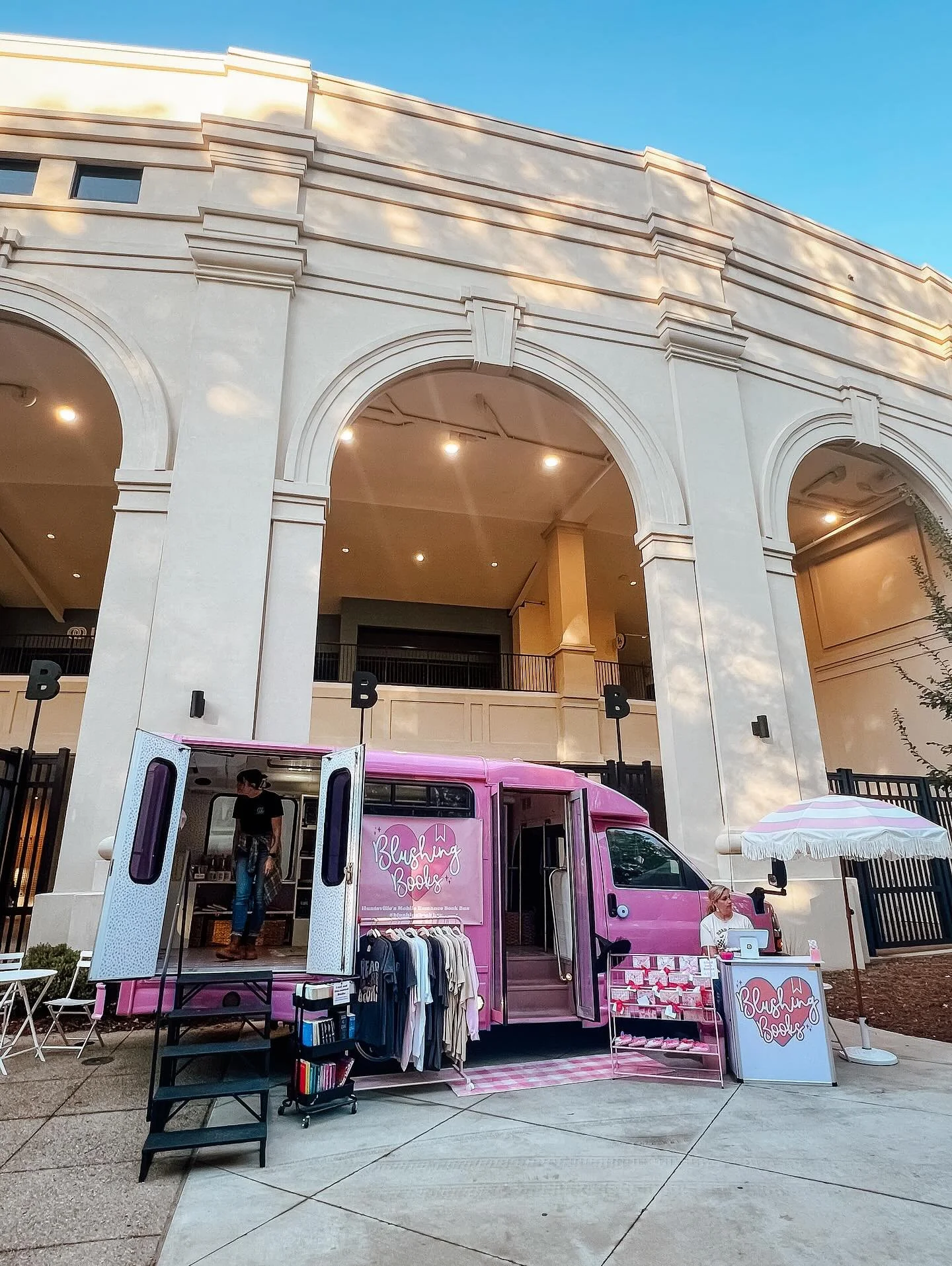 WE&rsquo;RE FREAKING OUT Y&rsquo;ALL!!! 

We&rsquo;re so excited to be nominated for Best Bookstore in Huntsville! 🥰 If you love what we do (and believe every good love story deserves a happy ending), we&rsquo;d be over the moon to have your vote! ?