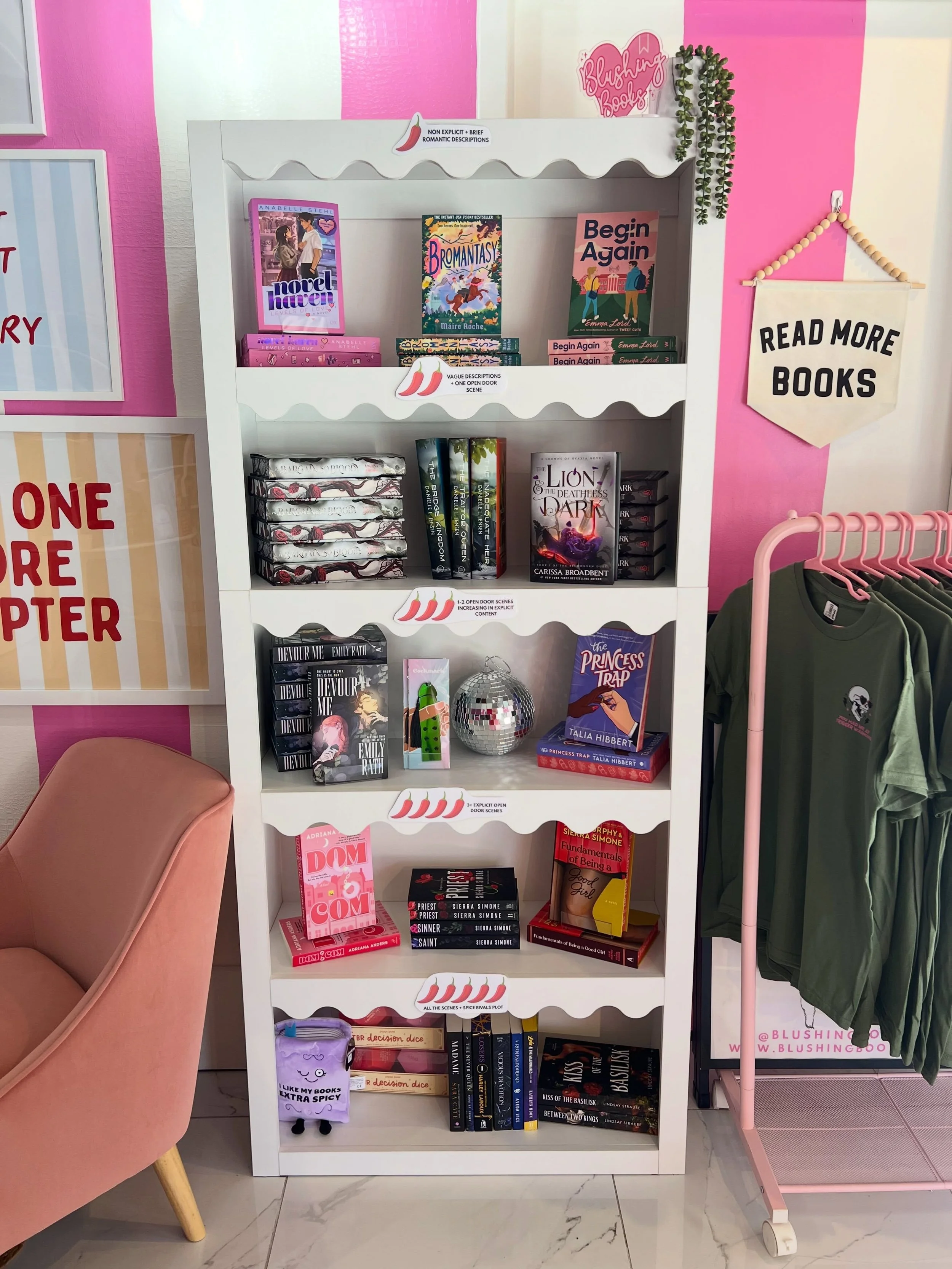 LET&rsquo;S TALK SPICE!! 🌶️🔥🥵

If you&rsquo;ve ever walked into Blushing Books and heard us talking about spice or seen chili peppers on a book review, this post is for you! 

Here&rsquo;s the breakdown:

🌶️ 1 PEPPER
Non-explicit + brief romantic