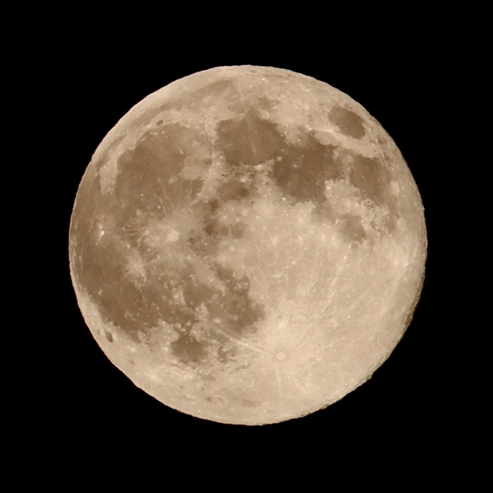 Vollmond am Nachthimmel
