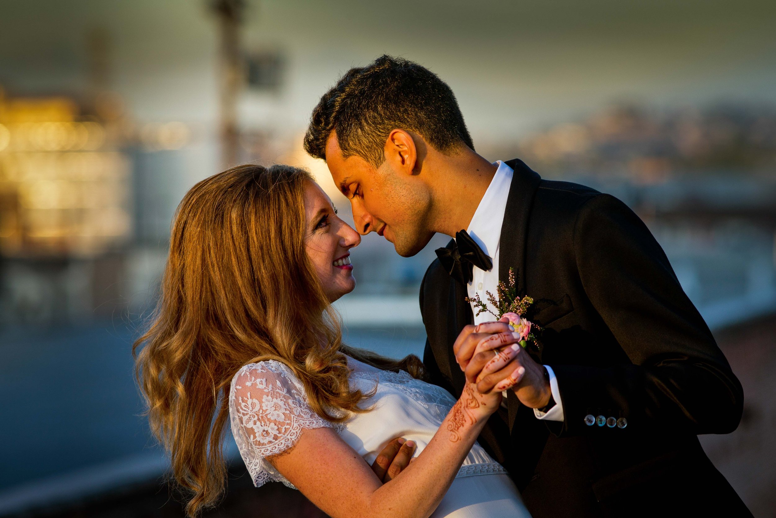 Relaxed couple portraits during a destination wedding in barcelona, Spain