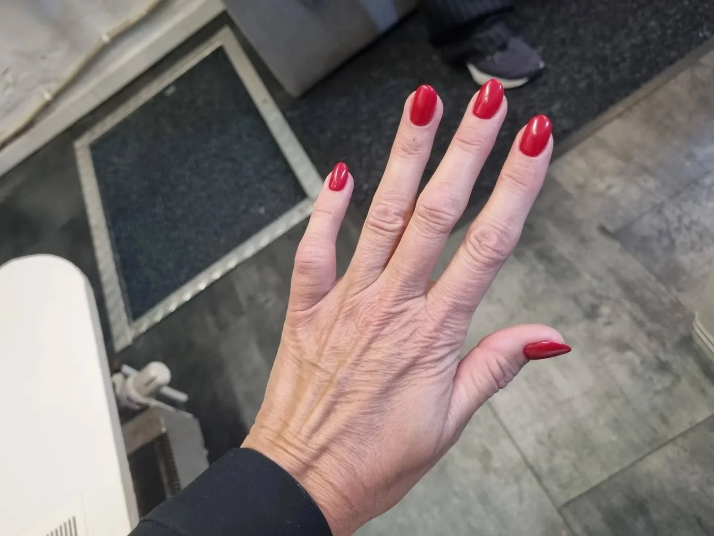 R&ouml;da naglar g&ouml;r mig glad 💅