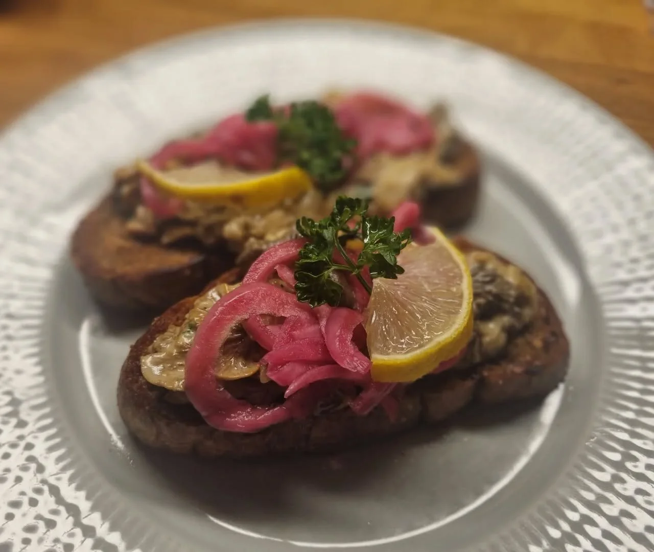 Kantarelltoast. Som jag har l&auml;ngtat.