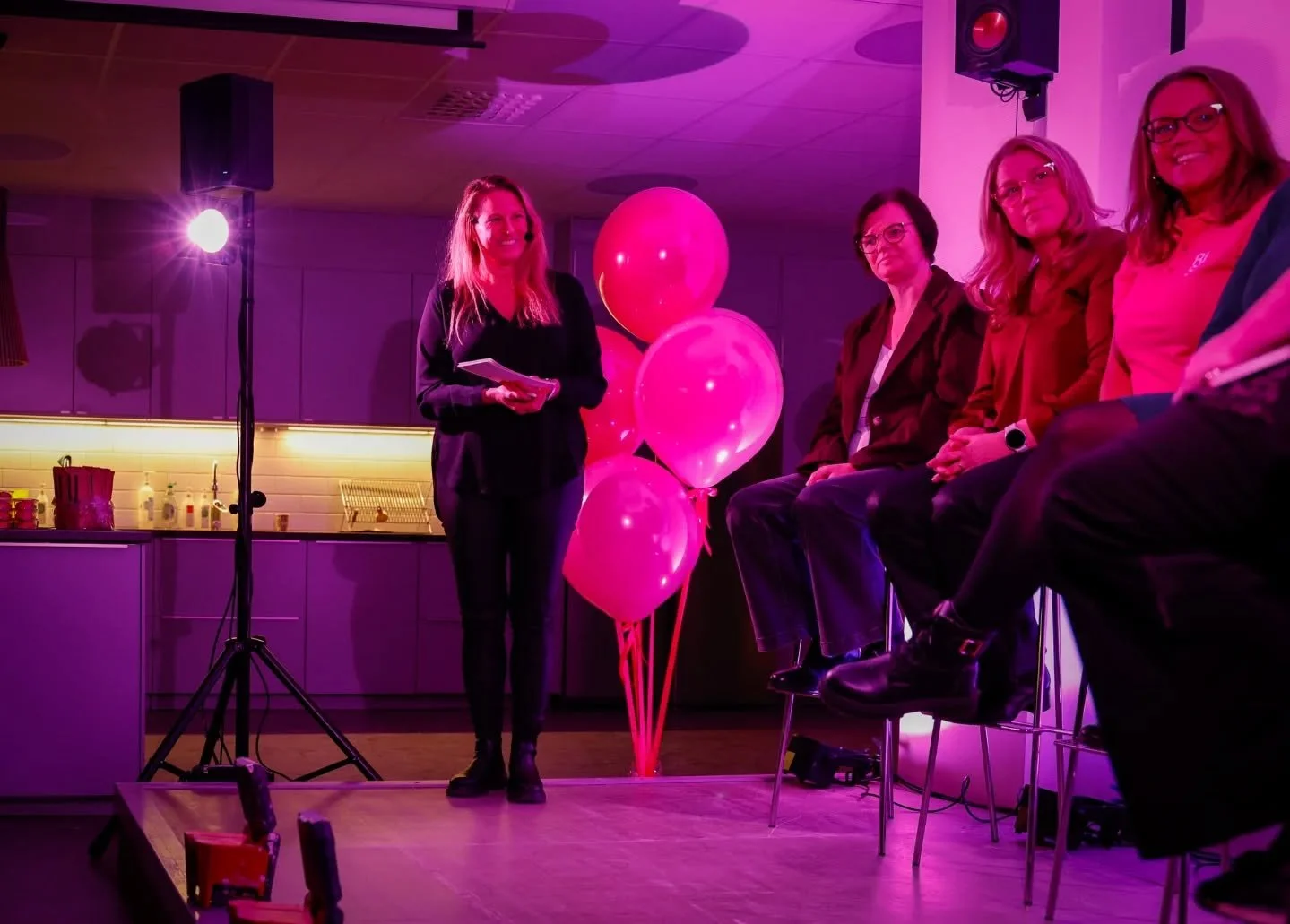 Wow, vilken kv&auml;ll det blev!

Women in Composite &auml;r ett nystartat initiativ som vill inspirera fler kvinnor att uppt&auml;cka kompositbranschen, en bransch som verkligen v&auml;xer, inte minst i &Ouml;jebyn och Pite&aring; i Norrbotten. Blan