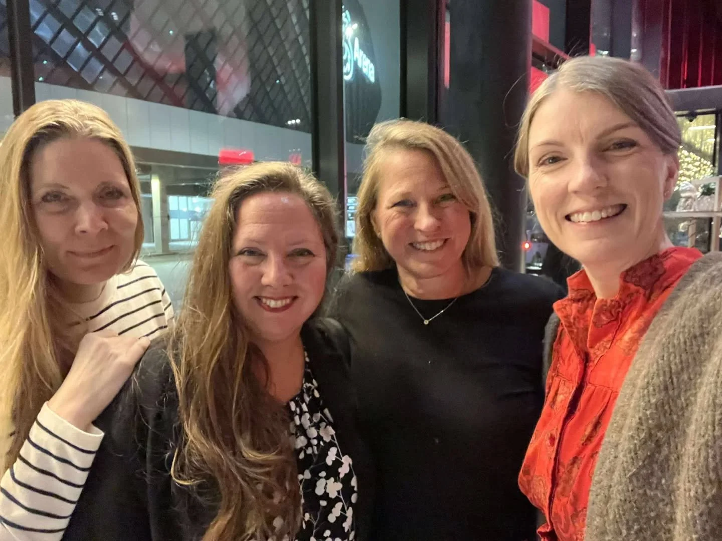 Planering och mys inf&ouml;r konferensen Design f&ouml;r energieffektiv vardag, som jag modererar f&ouml;r sj&auml;tte &aring;ret i rad imorgon. 

Alltid lika kul att tr&auml;ffa mina fd kollegor p&aring; SVID som koordinerar konferensen och programm