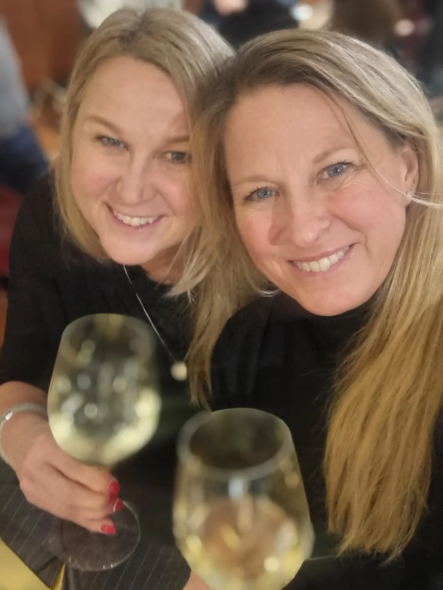 Efter tr&auml;ningen blev det annan typ av lyx. F&ouml;rst kantarelltoast p&aring; Ica i Liljeholmen och sedan musslor med magiskt gott vin p&aring; Hornsgatan. En riktigt h&auml;rlig dag f&ouml;r att fira min 55-&aring;rsdag, lite i efterskott ❤️ Ta