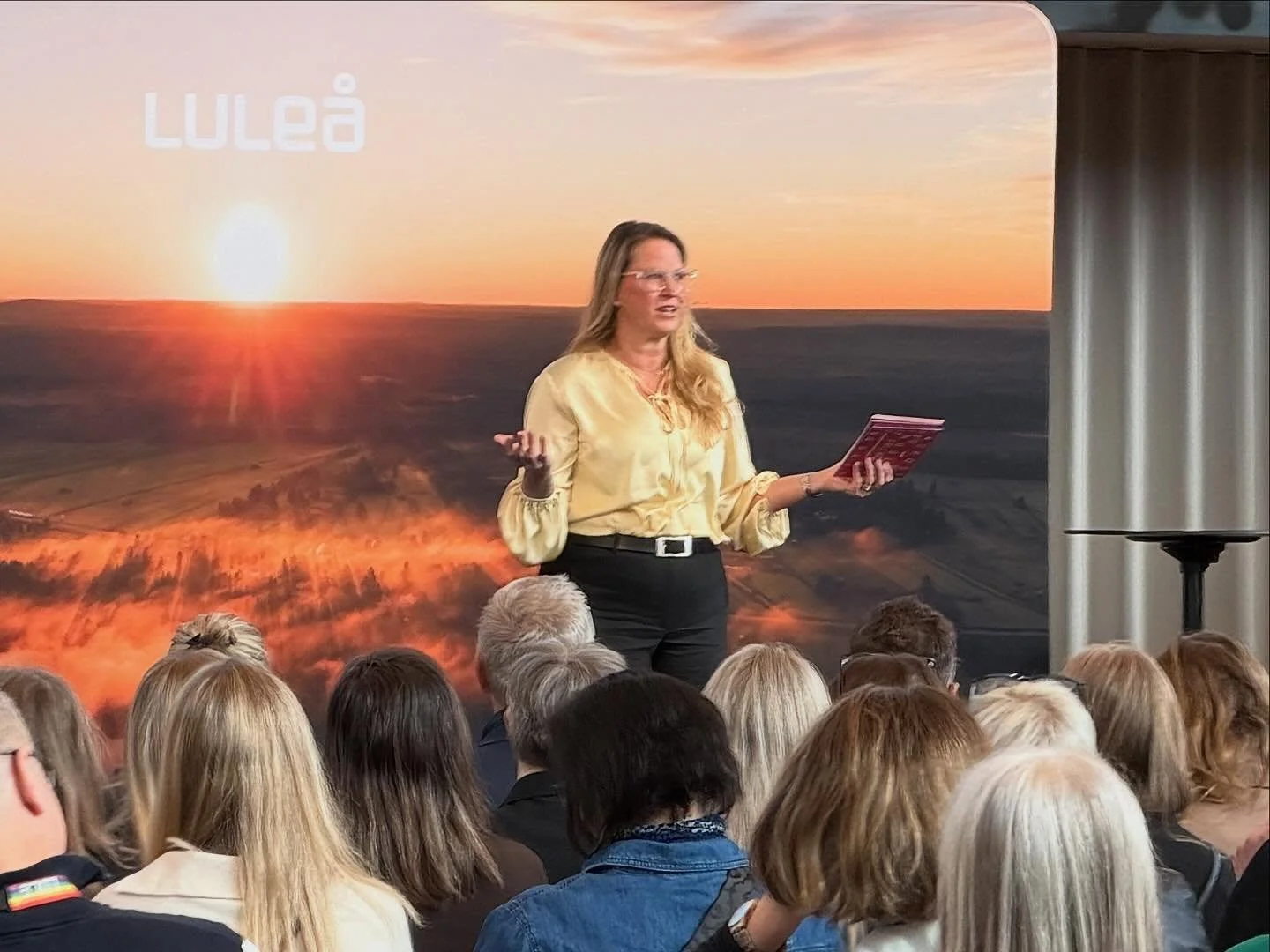 Frukost med n&auml;ringslivet i Lule&aring; med fokus p&aring; hur det nya s&auml;kerhetsl&auml;get p&aring;verkar f&ouml;retag och samh&auml;lle. Ett angel&auml;get och aktuellt &auml;mne som jag hade f&ouml;rm&aring;nen att moderera.

Flygflottiljc