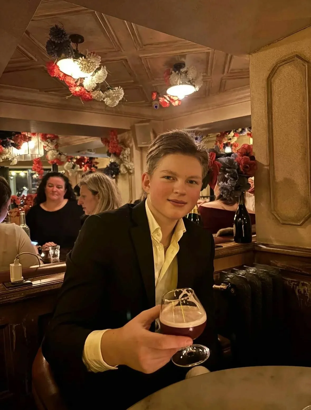 Stort grattis p&aring; din 17-&aring;rsdag, &auml;lskade Elmer! ❤️

Det &auml;r sv&aring;rt att f&ouml;rst&aring; hur tiden kan g&aring; s&aring; fort. Fr&aring;n den lilla pojken jag en g&aring;ng h&ouml;ll i mina armar, till den fina, starka och om