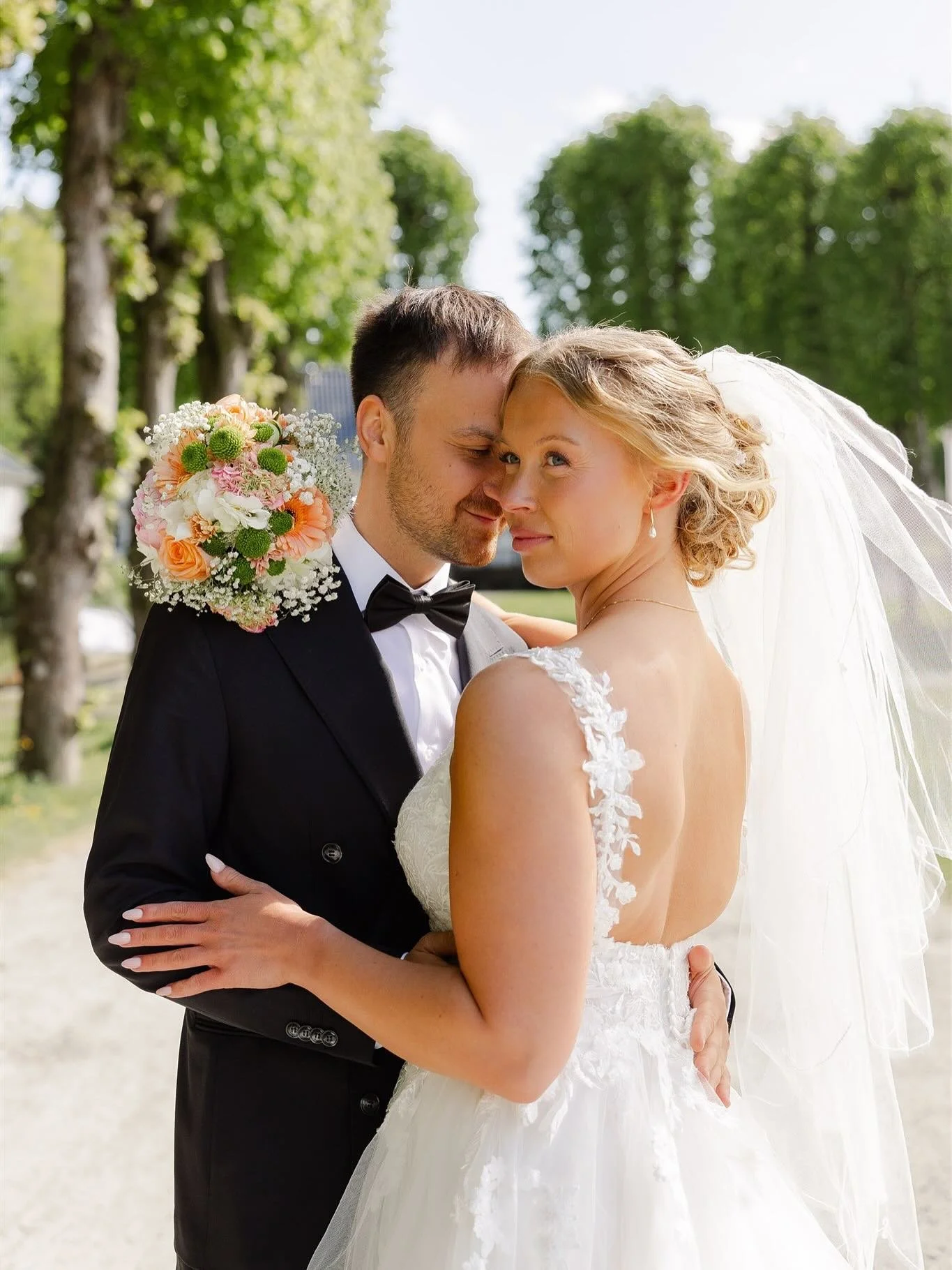 Silje &amp; Ole&rsquo;s wedding day was full of emotion &mdash; quiet, teary first looks in the morning with Silje&rsquo;s bridesmaids &amp; her dad, a beautiful church ceremony, followed by portraits in Alv&oslash;en, and a reception that was filled