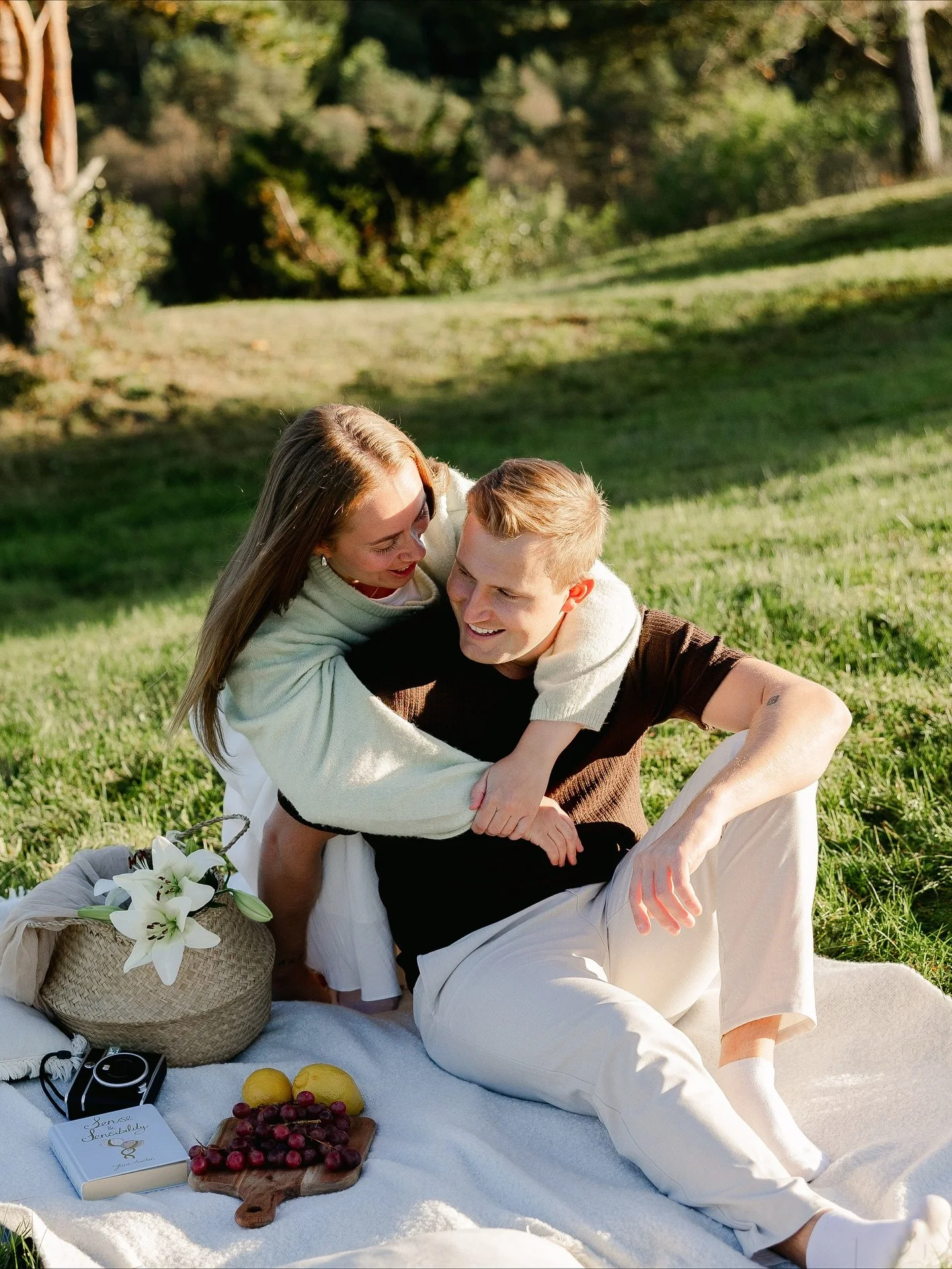 POV: here&rsquo;s your sign to book that couples session 🥰 You don&rsquo;t need to wait for a special occasion, every stage throughout your relationship should be celebrated &amp; cherished (if you ask me hehe). 

Amalie &amp; Kevin said &ldquo;yes 
