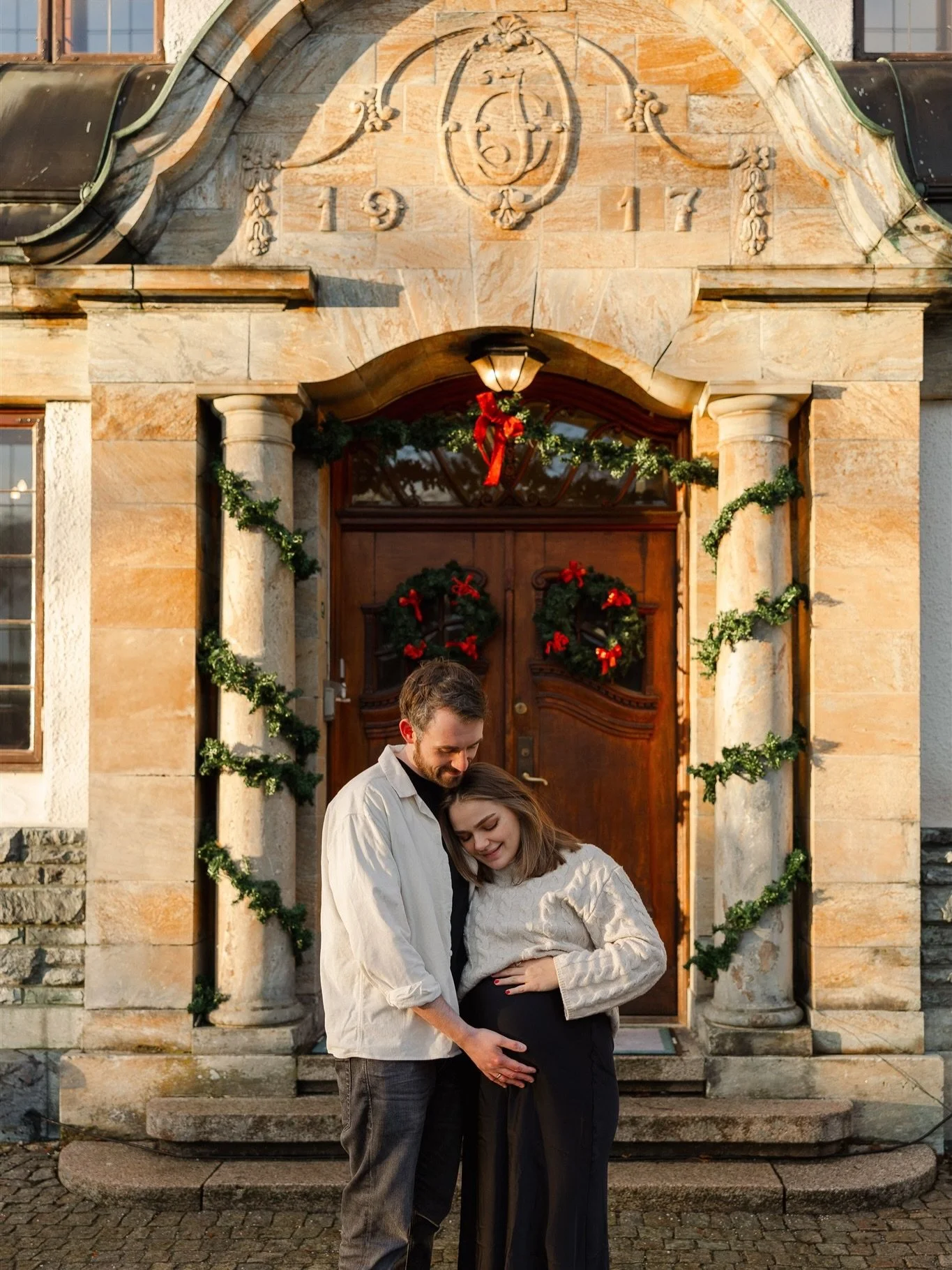 It&rsquo;s December &amp; I&rsquo;m in full Christmas mode!🎄Totally forgot about these photos from last Christmas. Here&rsquo;s your sign to book those winter sessions ❄️
