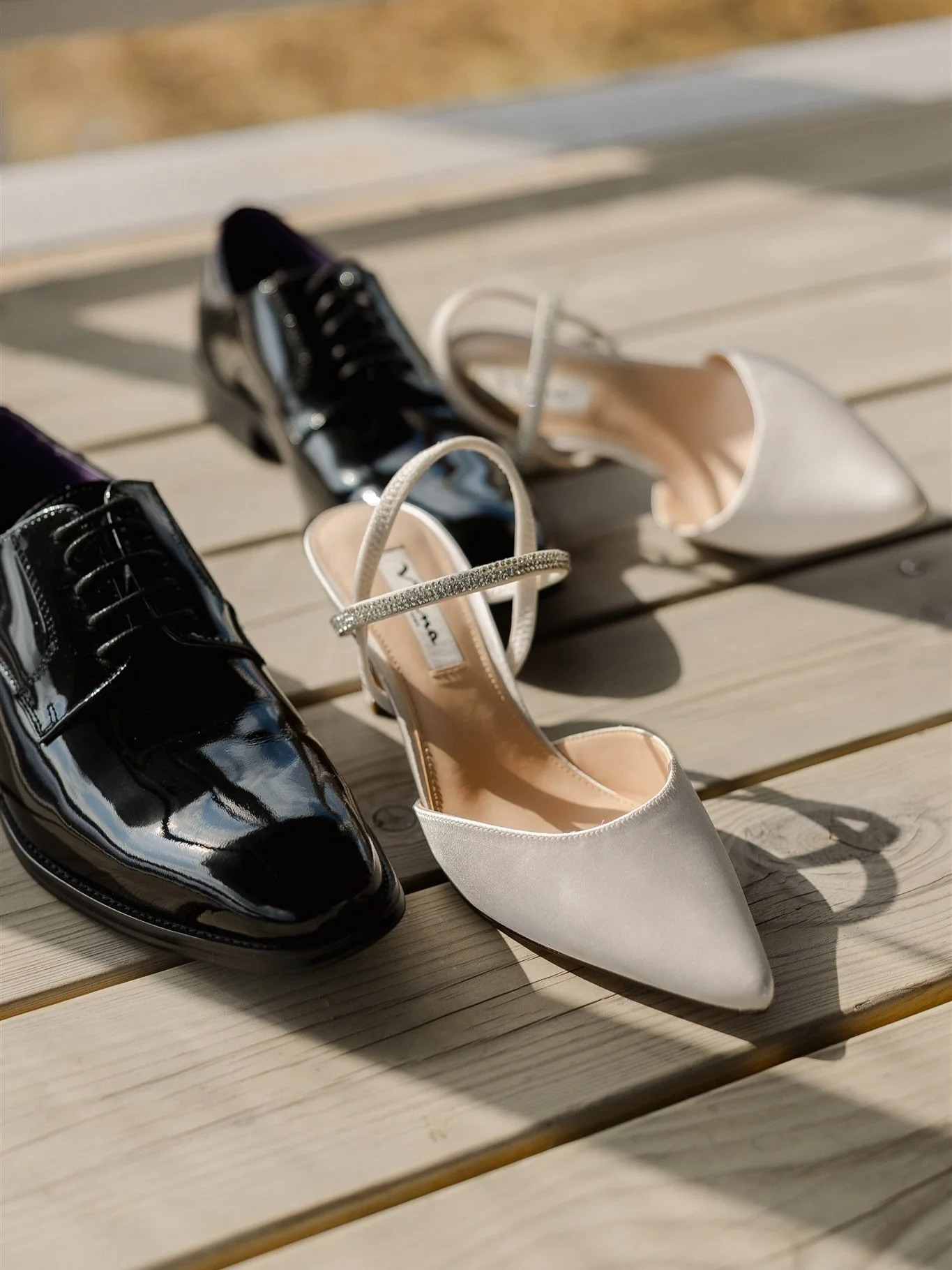 The morning preparations before saying &ldquo;I do&rdquo; 💕 

I will never get over this beautiful Troms&oslash; Wedding, in the most perfect weather ever ☀️The bride and groom spent the morning surrounded by their favourite people, and the energy w