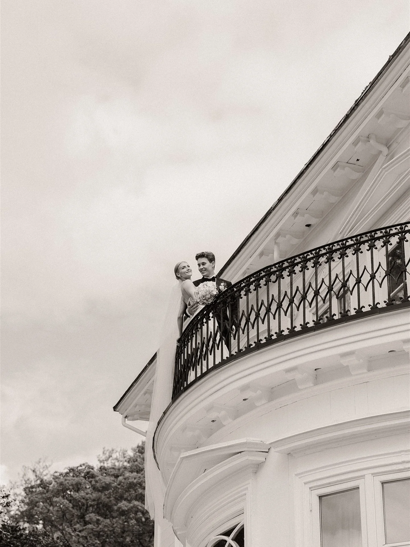 Finally out of the editing cave &amp; will be posting more content soon. But for now, I just really wanted this to have its moment &amp; a permanent spot on the feed 😍 nothing beats a chic &amp; aesthetic reception venue. 

&mdash;&mdash;&mdash; 
#b