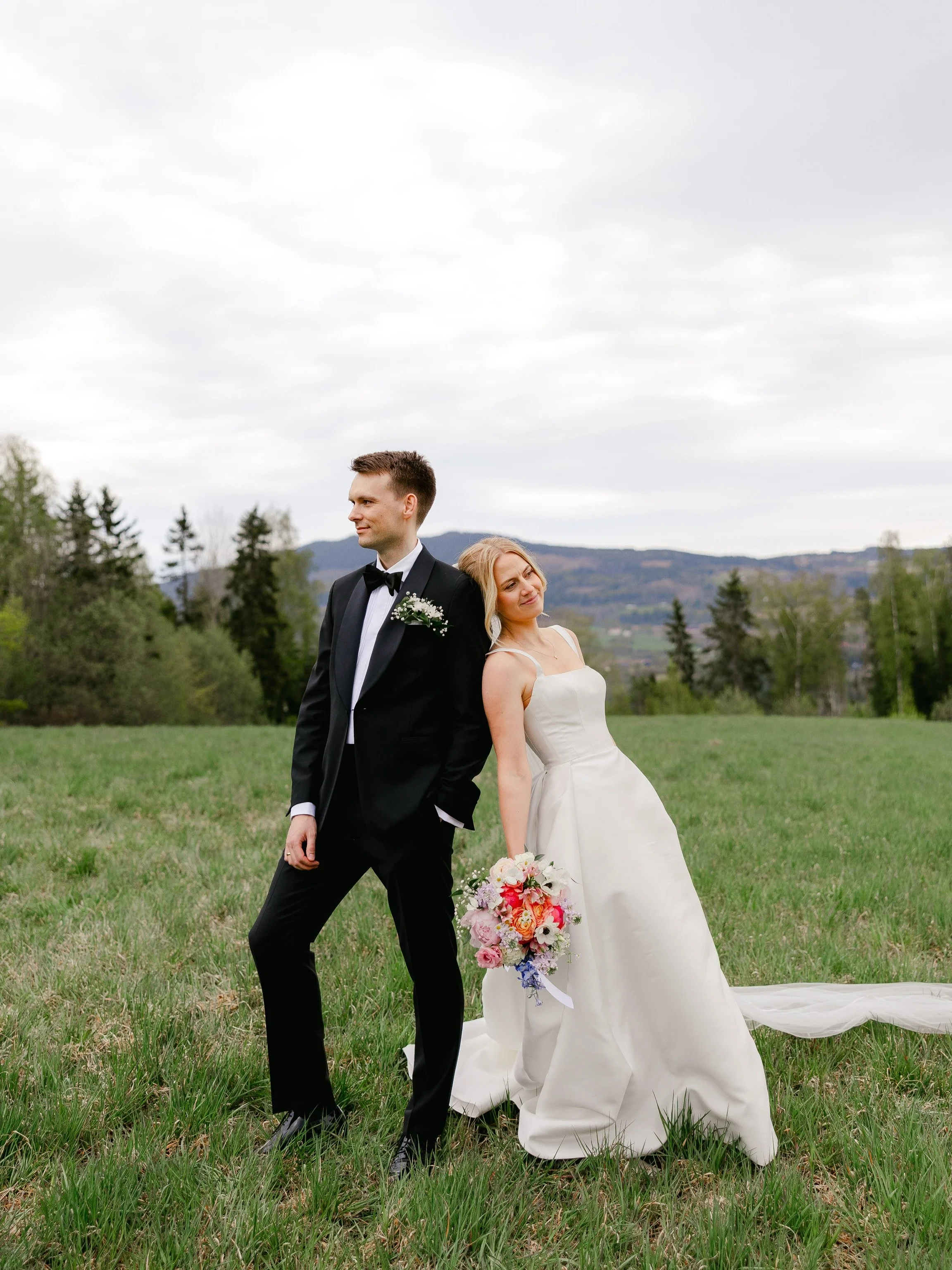 Sneak peeks from Hanne &amp; H&aring;vard&rsquo;s beautiful wedding portraits!  Couldn&rsquo;t have asked for a better way to kick off this wedding season! 🥰 Such a beautiful day filled with so much love! 
Thank you H &amp; H for choosing me to docu