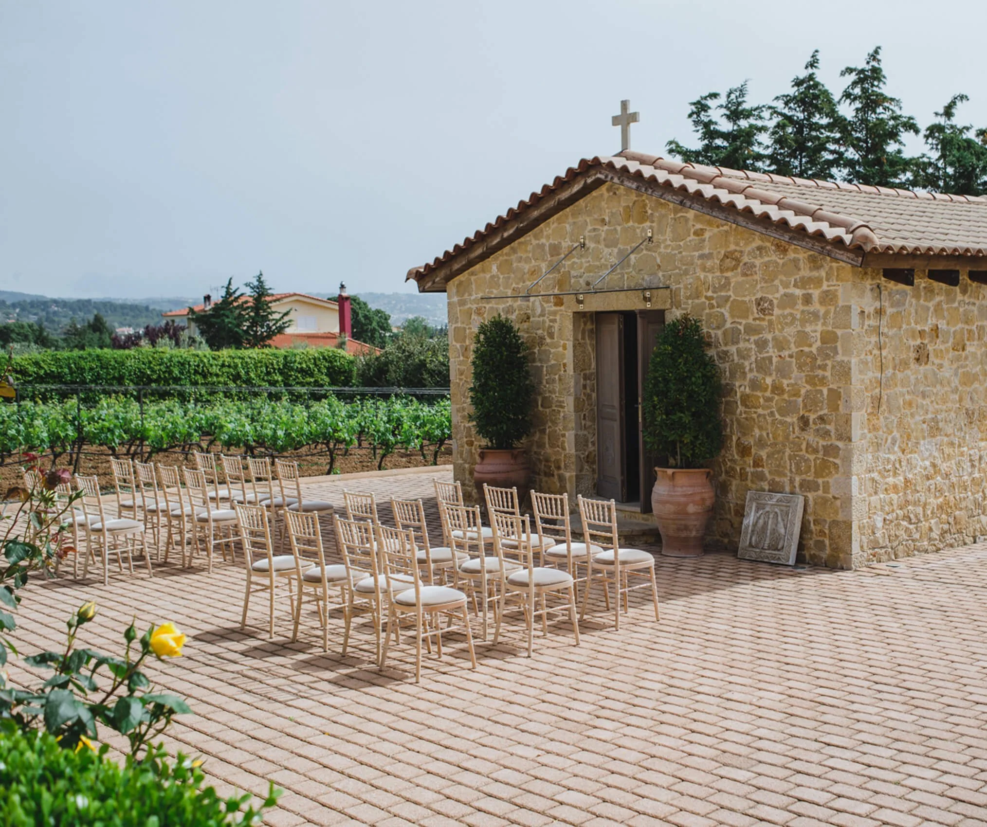 Casa e campo - chapel.jpg