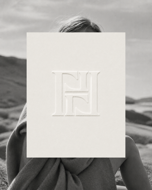 Lundier-emboss-studioelisak.png