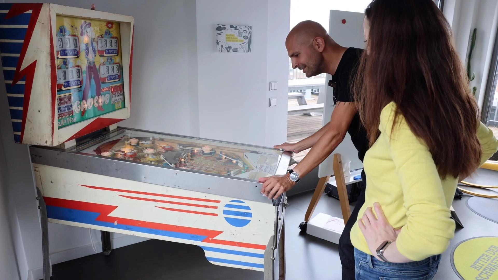 Der Flipper und warum gemeinsames Spielen mehr bewirkt als jede Pause