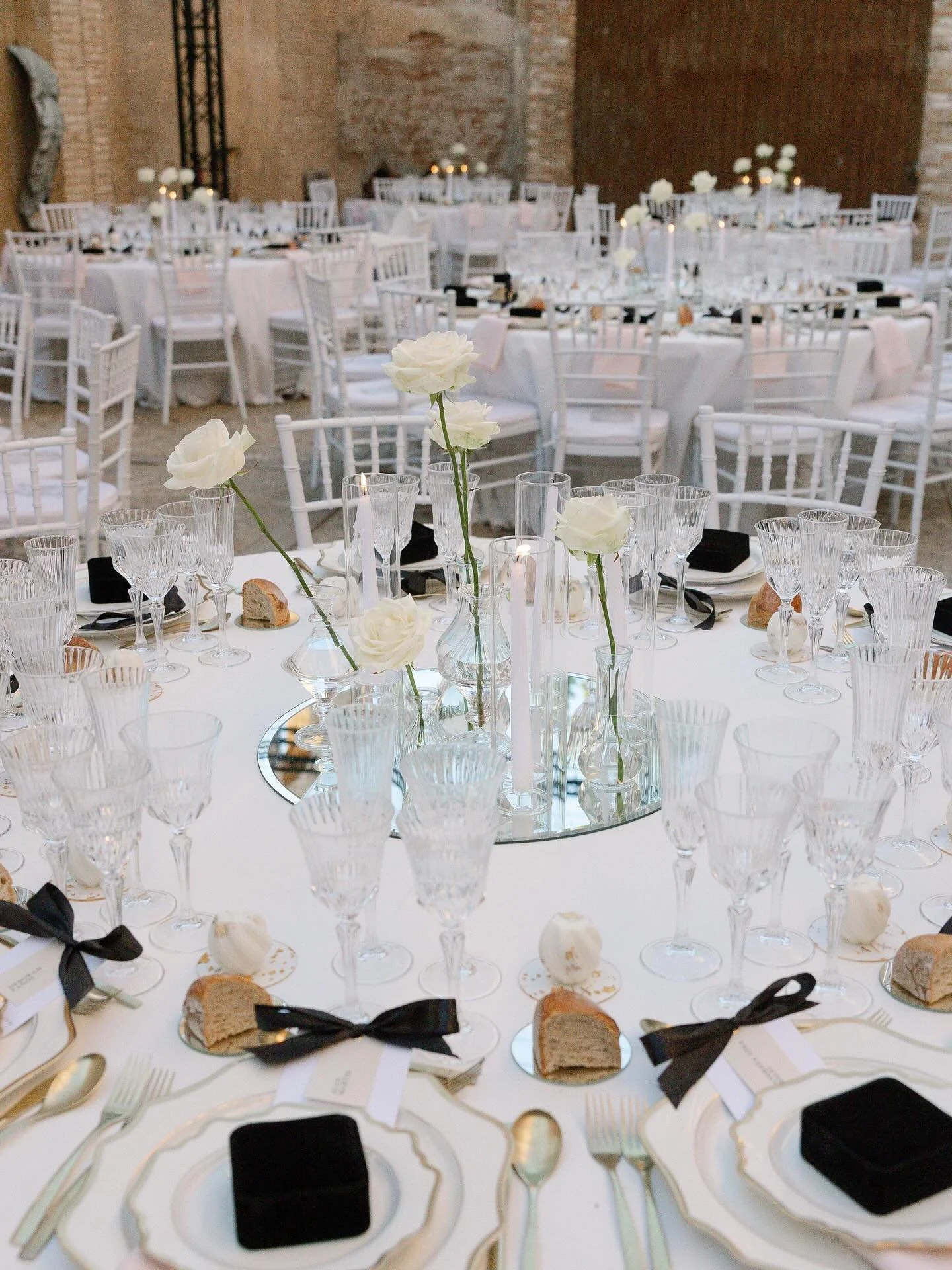 Bows for days🎀 
Minuta para Aida &amp; Xavi❤️

Wp @lasmilagrosas.events 
Catering @21demarzo 
Floristas @mimahstudio 
Light and Sound @nawi_lightandsound