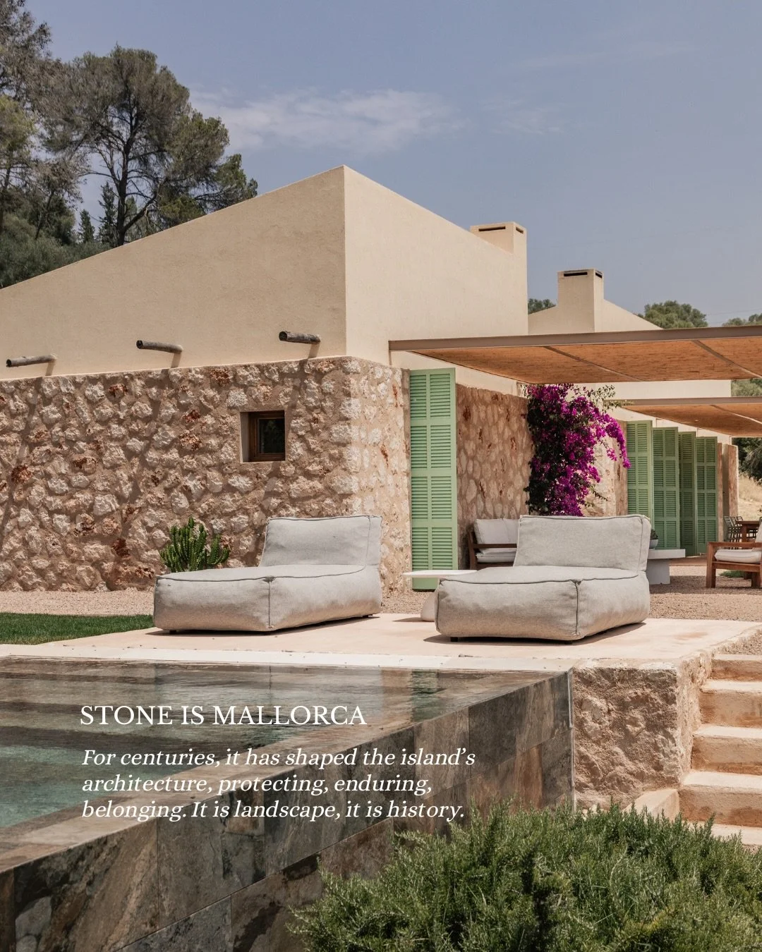 In Mallorca, stone is more than a material.
It is history, landscape, identity. For centuries, it has protected homes from the sun and the passing of time.

Today, we continue to work with it in the same spirit, stone by stone, preserving its form, c