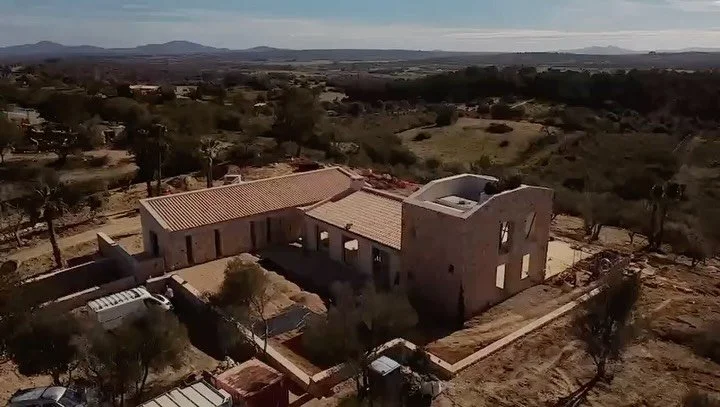 There is a reason many of our homes find their owners before they are completed.

At Carbonell, each project begins with a clear vision not only of how it will look, but of how it will feel to live there.

We take time to understand the land, the lig