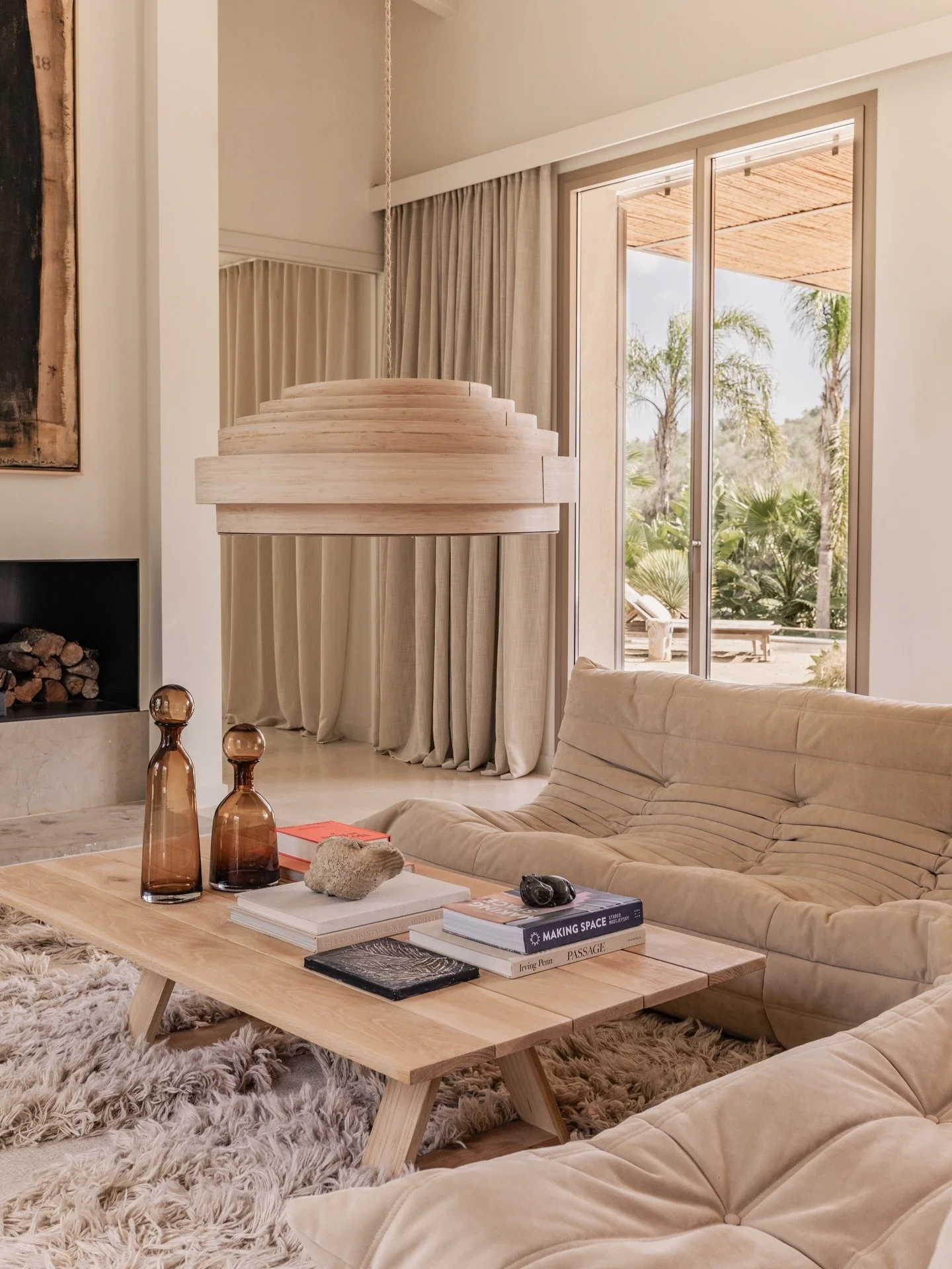 Can Bordoy is a home where interior design is felt in every detail.

Each space was created through balance warm minimalism, natural textures and a palette inspired by stone, sand and light. Interiors that feel serene, effortless and deeply connected