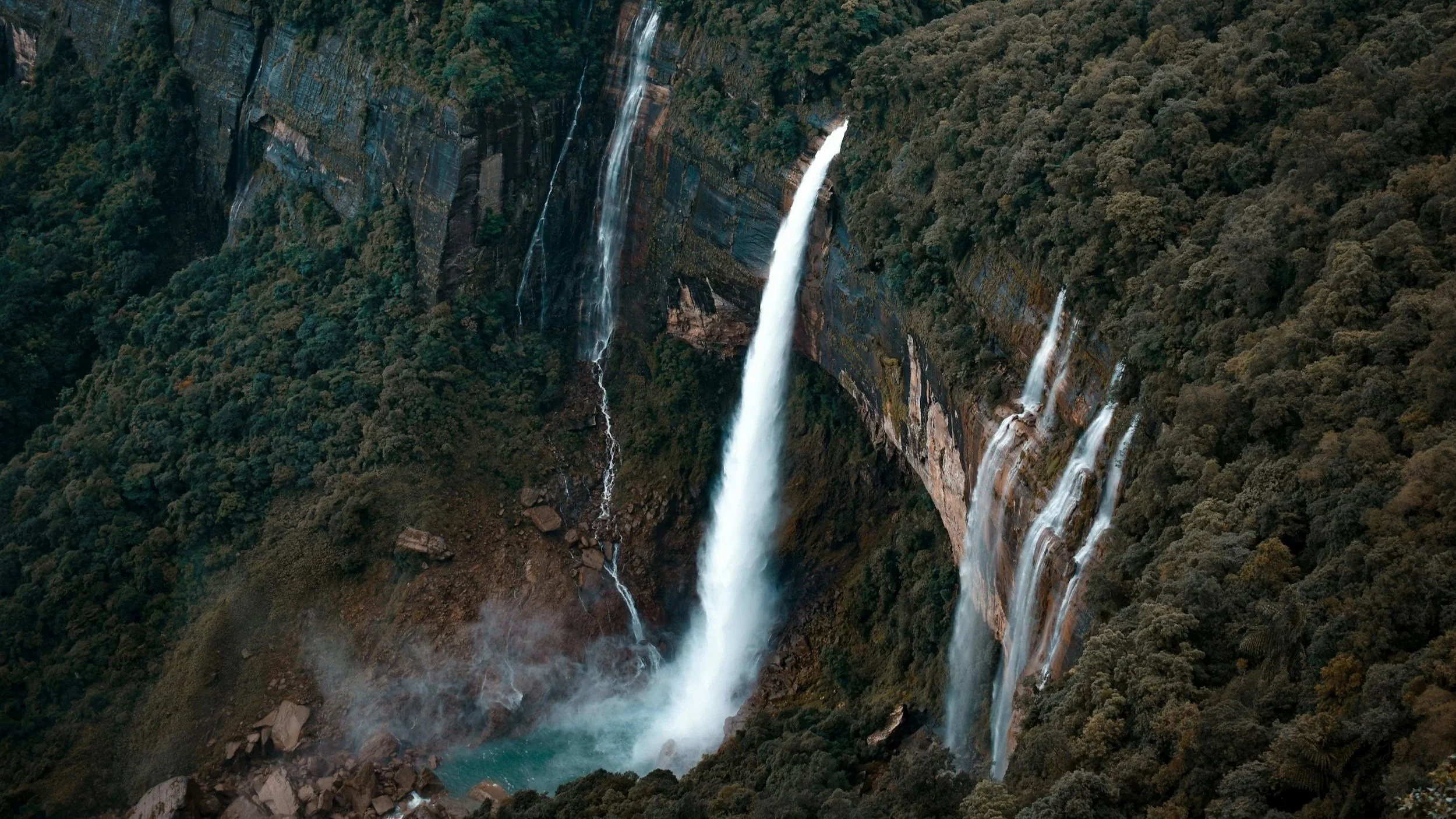 Fotografia aerea della Cascata del Salto Ángel, la cascata più alta del mondo situata nel Parco Nazionale di Canaima in Venezuela. Immagine scattata durante un viaggio d'esplorazione in Venezuela.