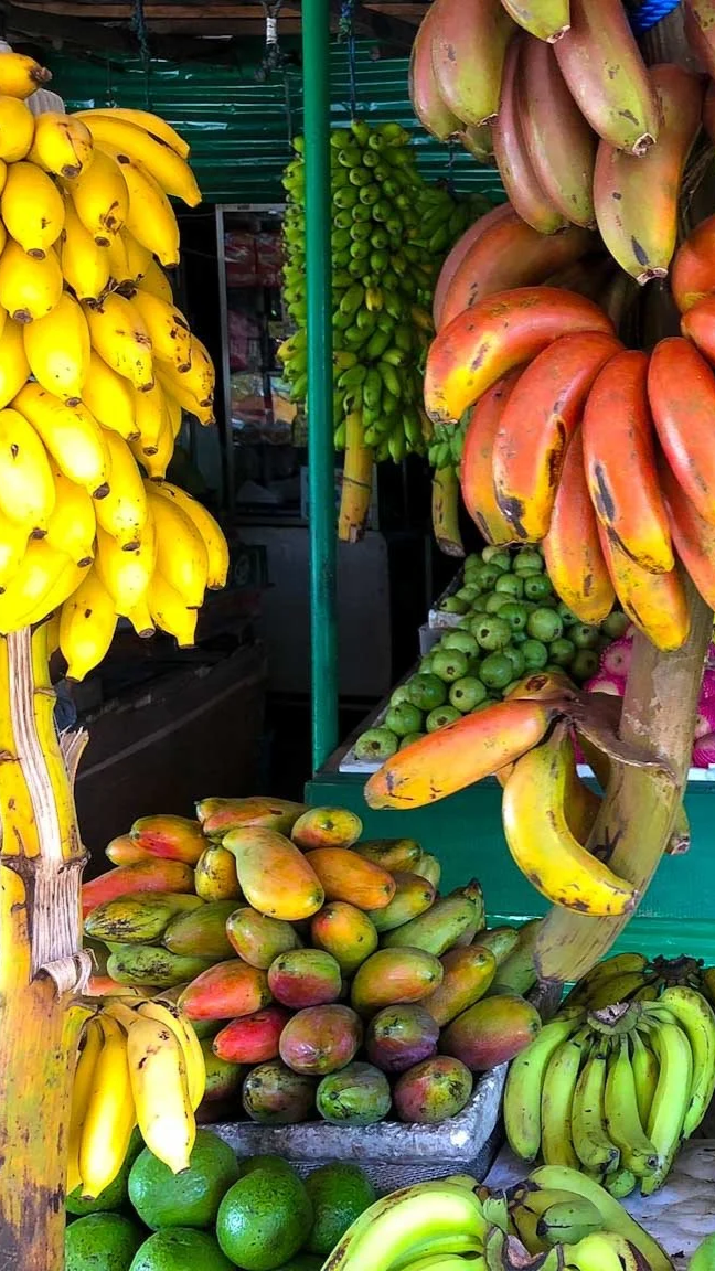 Fotografia scattata durante la visita di un mercato locale durante un viaggio alla scoperta della gastronomia tipica dello Sri Lanka