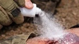 Neues Pulverspray stoppt schwere Blutungen in einer Sekunde