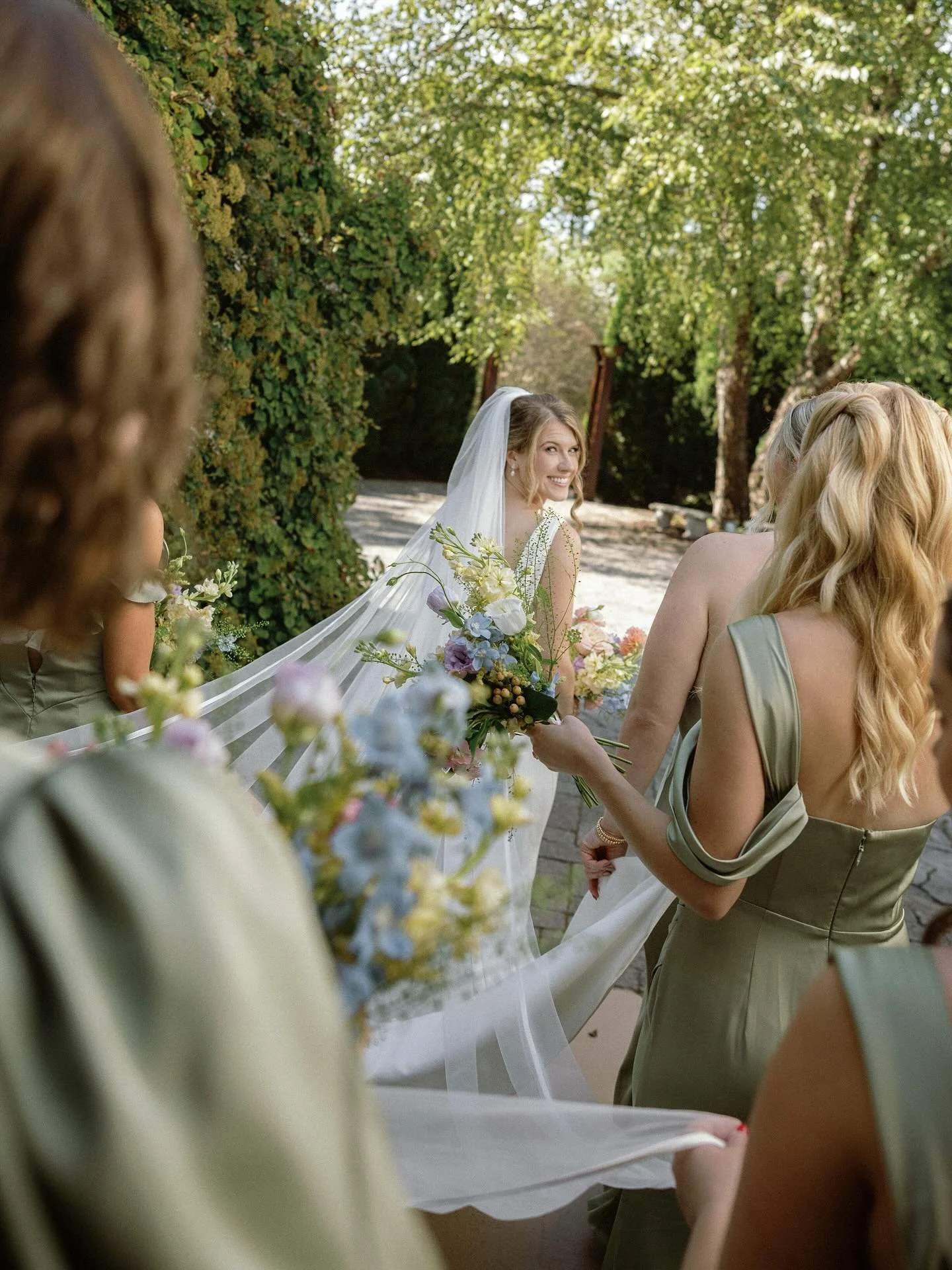Magen &amp; her girls 💐

Venue: @the_julianna
Photography: @torilynnephoto
Planning: @forgetmenotknoxville
Florals: @flourishflowerweddings
HMA: @rvldbeauty
Dress: @oliazavozina