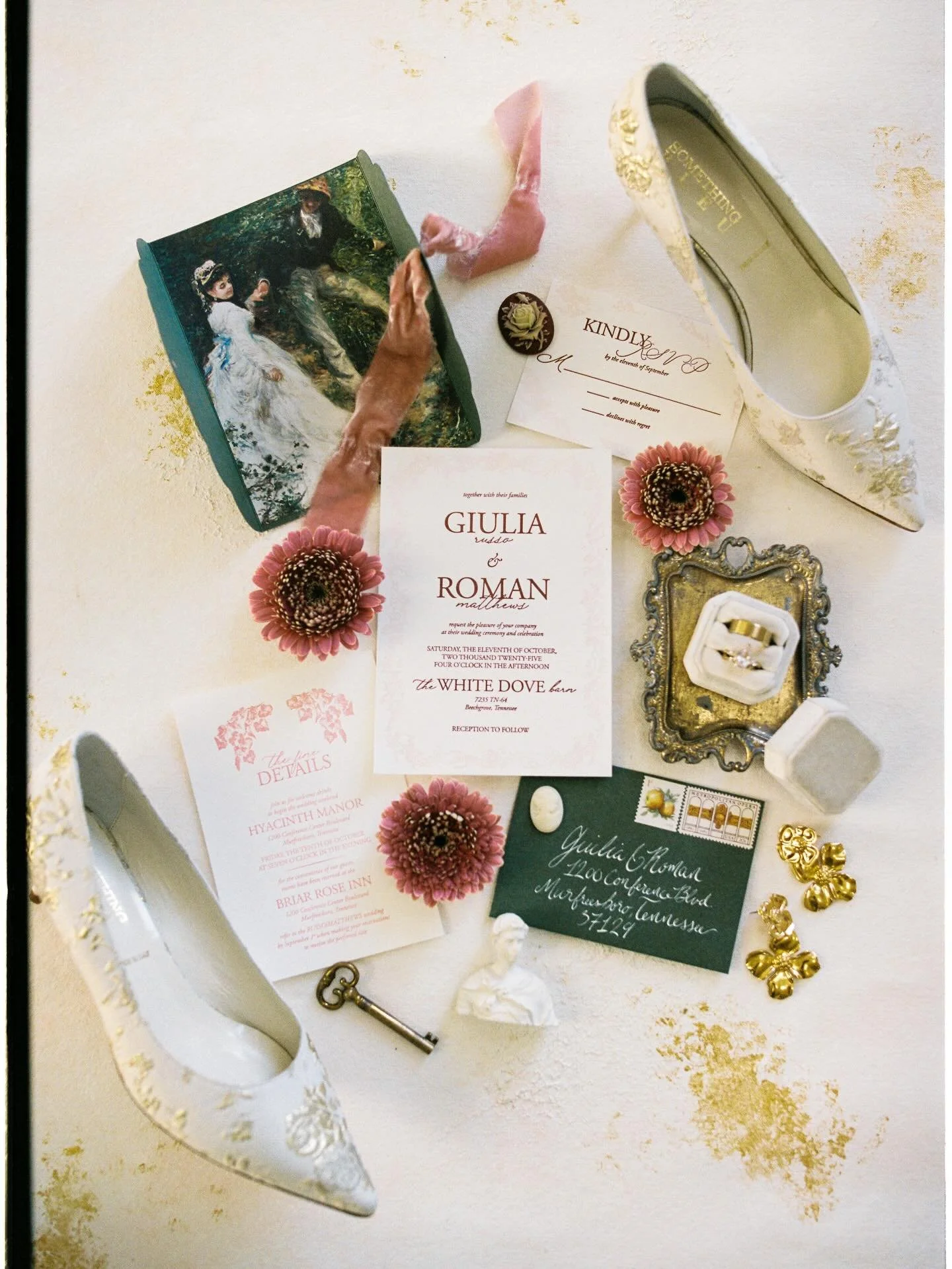 Of course I had to make a film post for this gorgeous wedding shoot I&rsquo;ve been obsessed with 🎞️

Planning: @heatherbengeofficial @alexiawoolumssaa
Photography: @torilynnephoto
Host: @styledshootsacrossamerica
Venue: @thewhitedovebarn
Florals: @