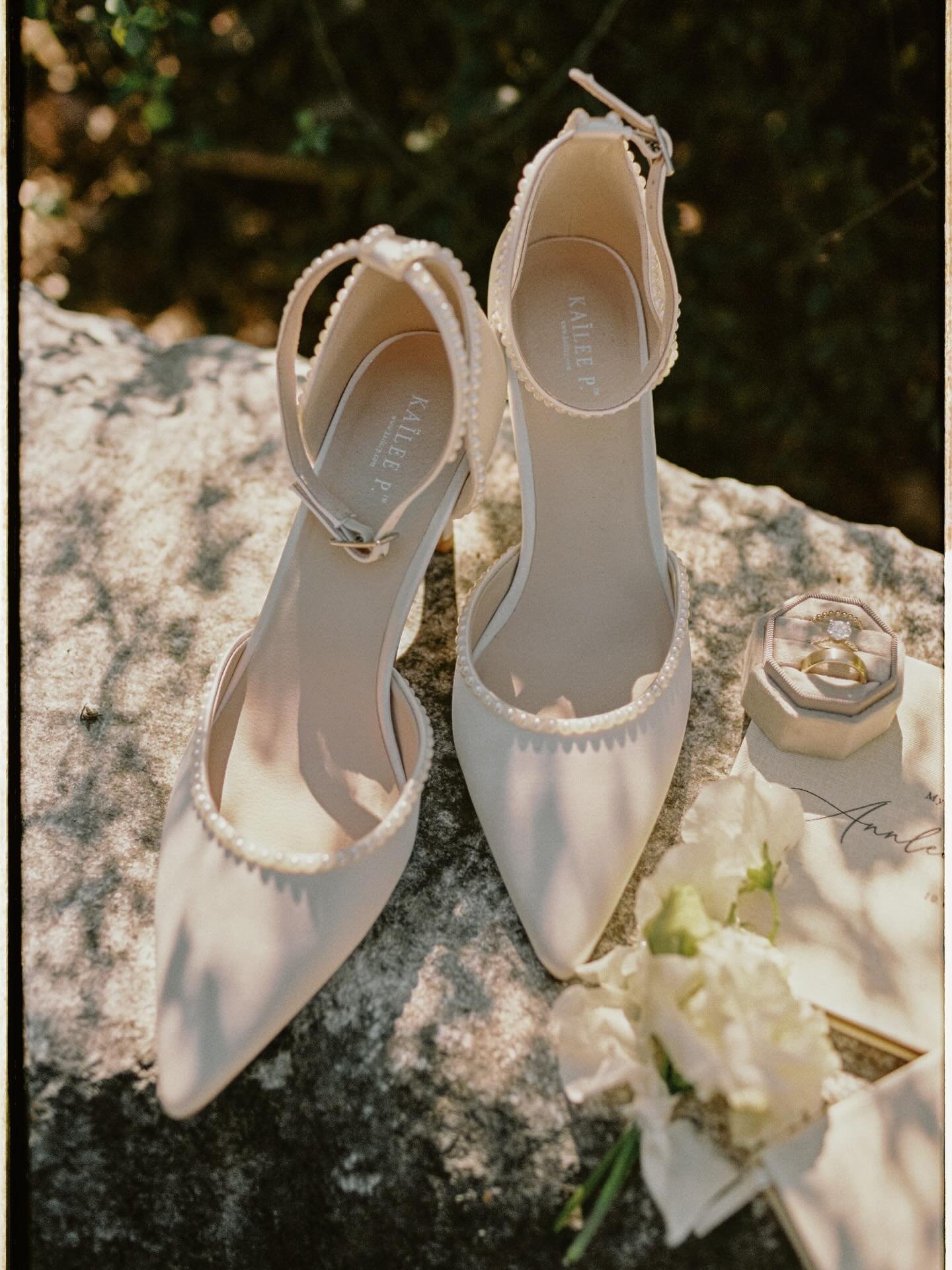 Details that wove together the Culberson&rsquo;s wedding day, on film. 

Planning: @theexclusive_planninganddesign
Photography: @torilynnephoto
Venue: @thequarryvenue
Florals: @vintage_floral_designs
Stationary: @monark.designs
Catering: @gourmetsmkt